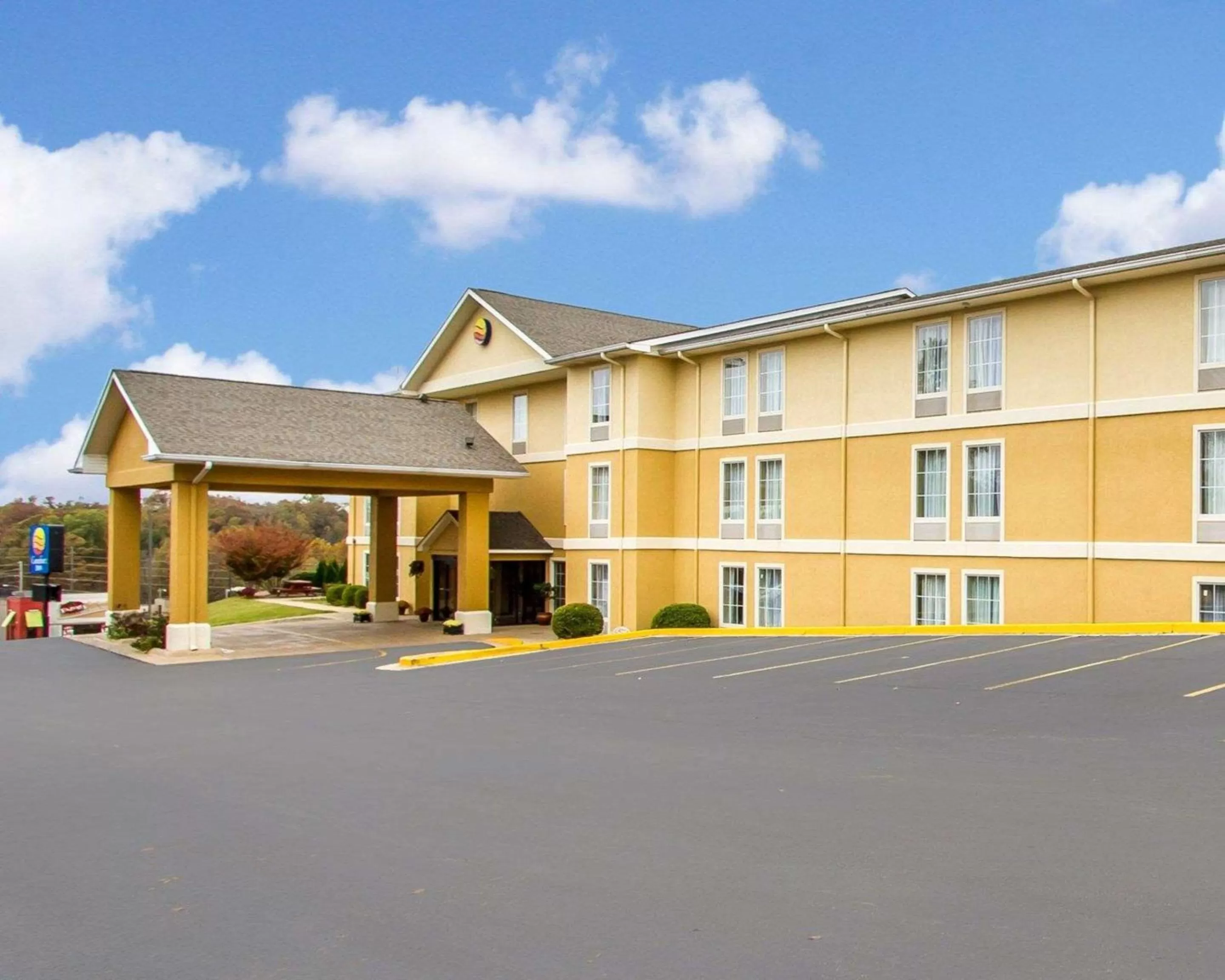 Property building in Comfort Inn Poplar Bluff North