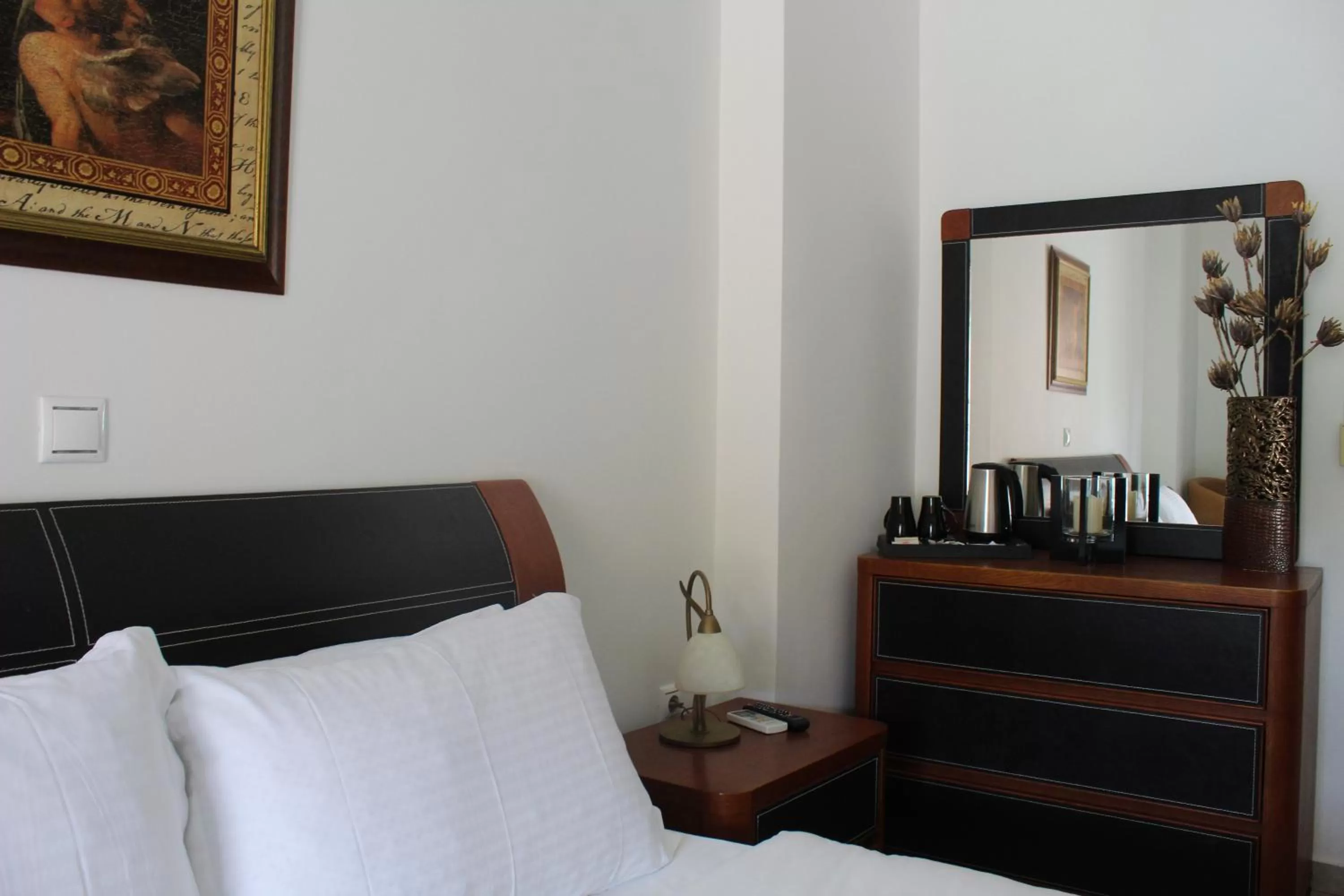 Bedroom, Bed in Sofotel