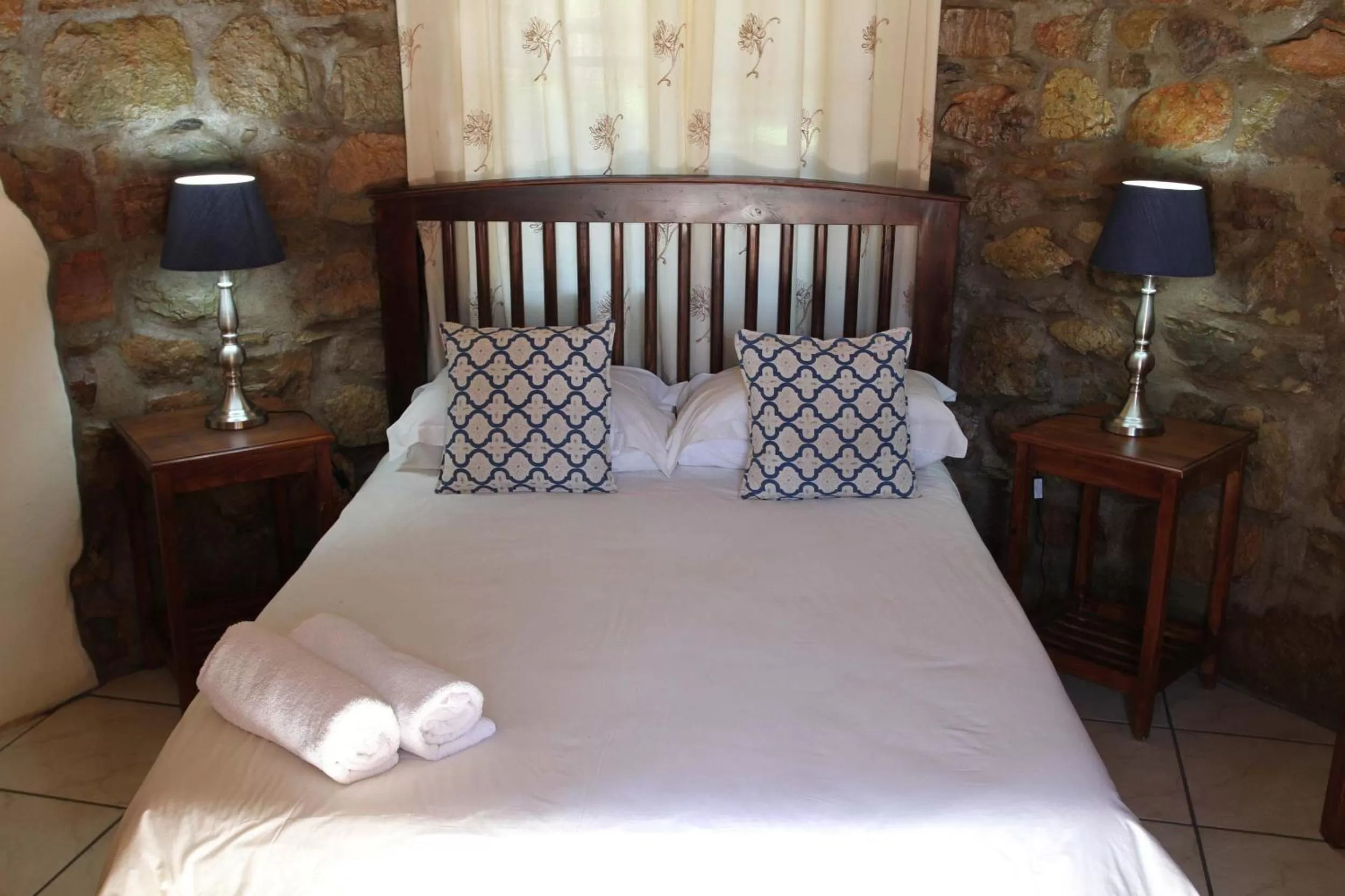 Bedroom, Bed in Van Zylsvlei - A Karoo Guest Farm