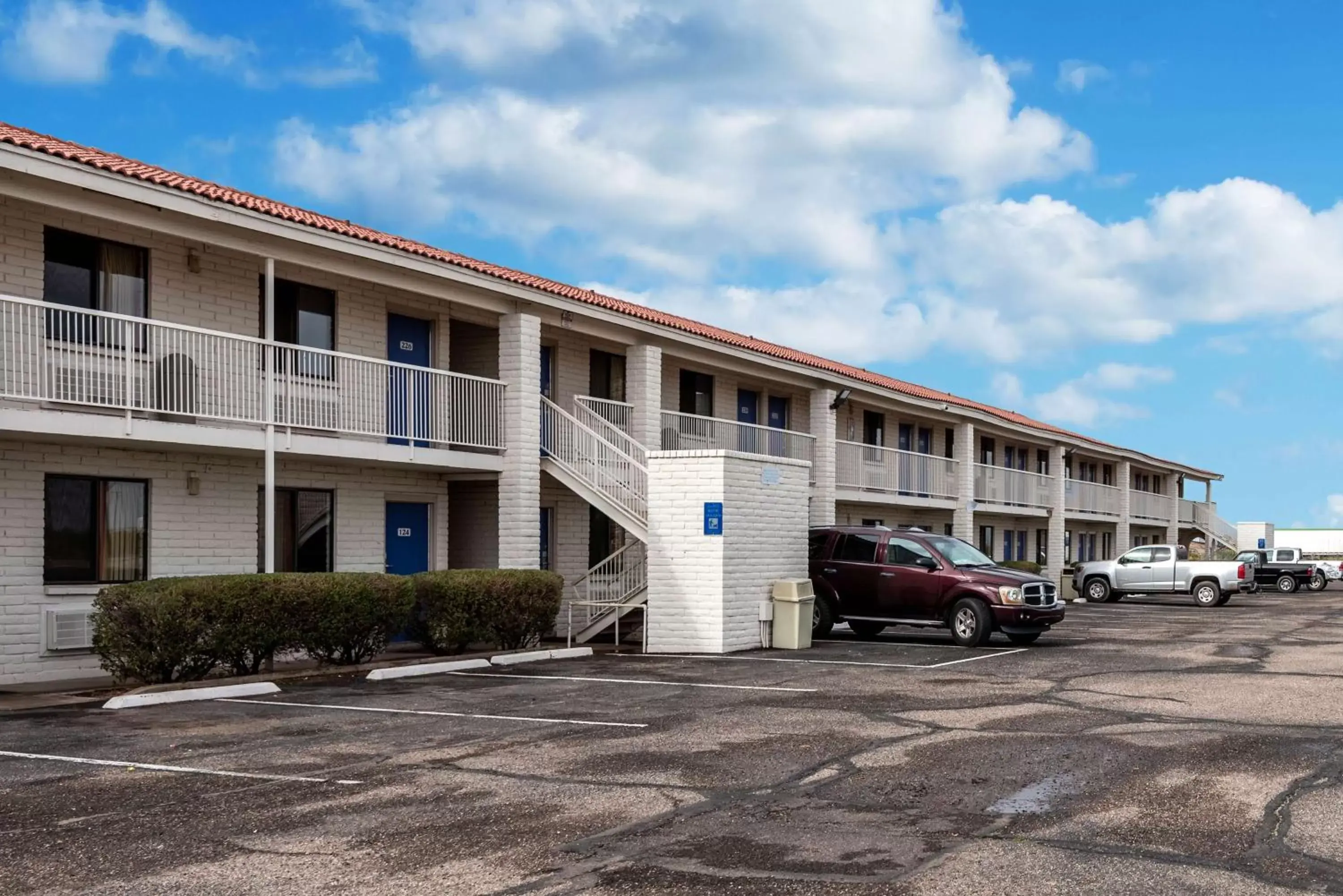 Property Building in Motel 6-Eloy, AZ - Casa Grande