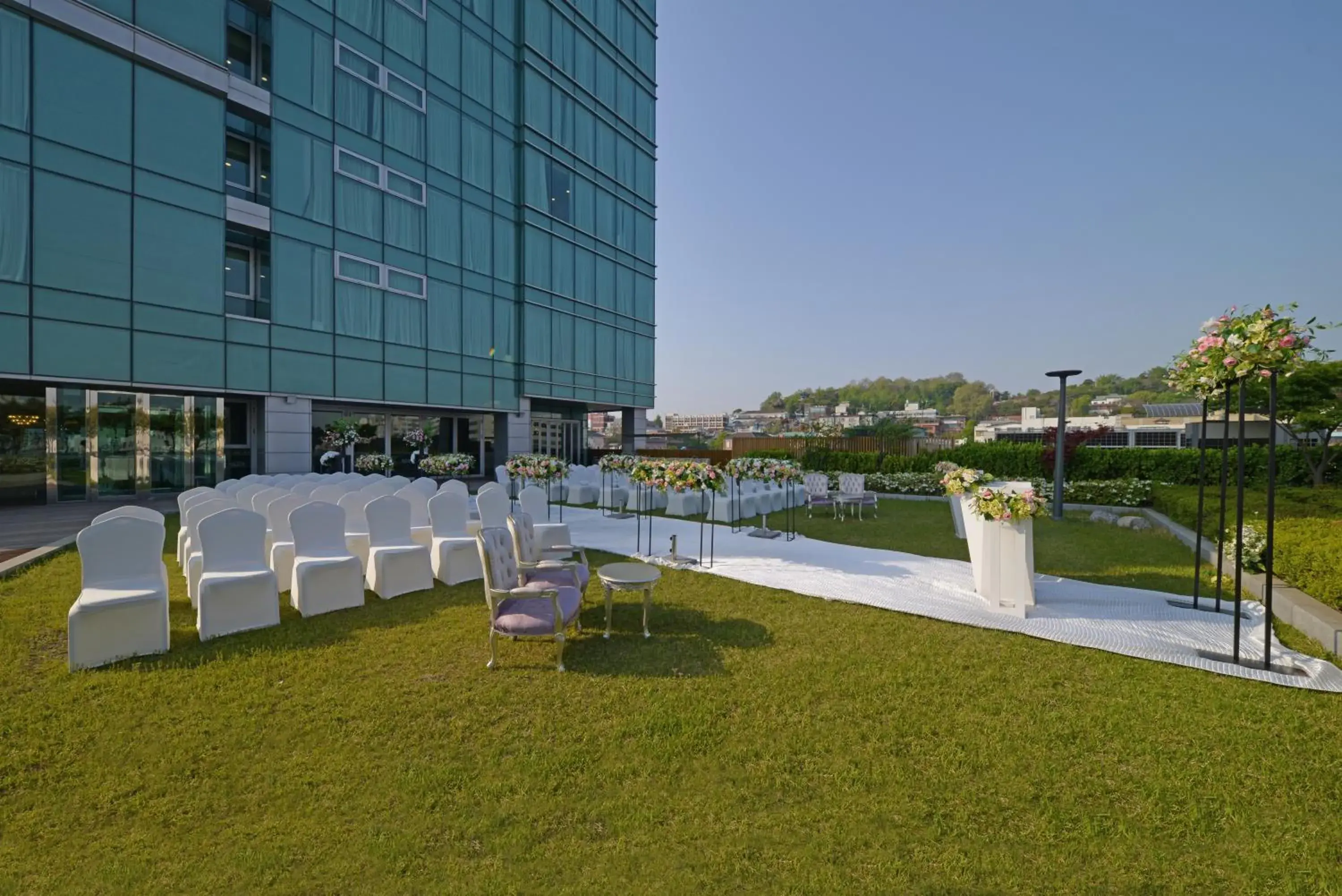 Swimming Pool in Harbor Park Hotel