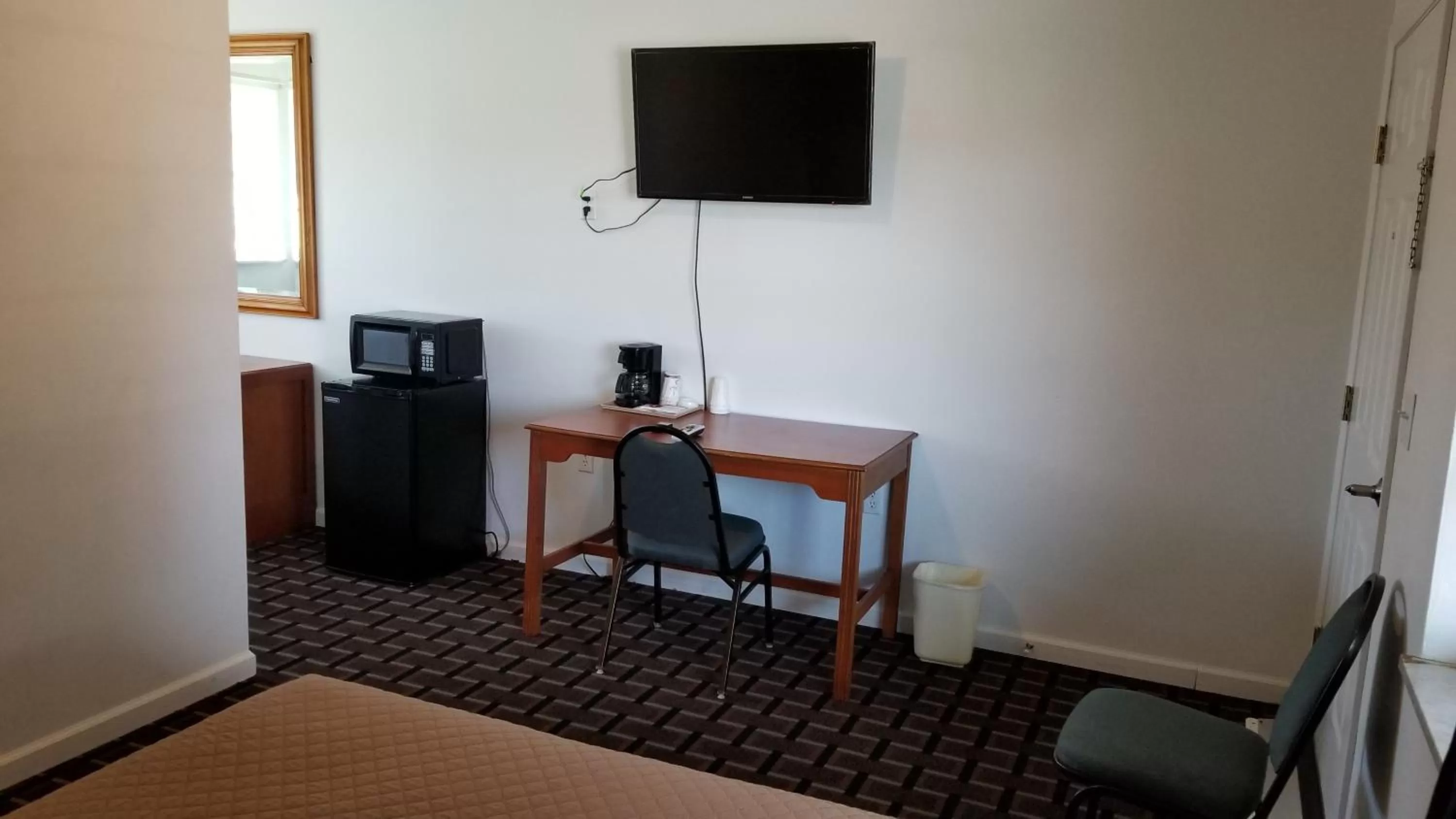 TV and multimedia in Budget Inn Breezewood