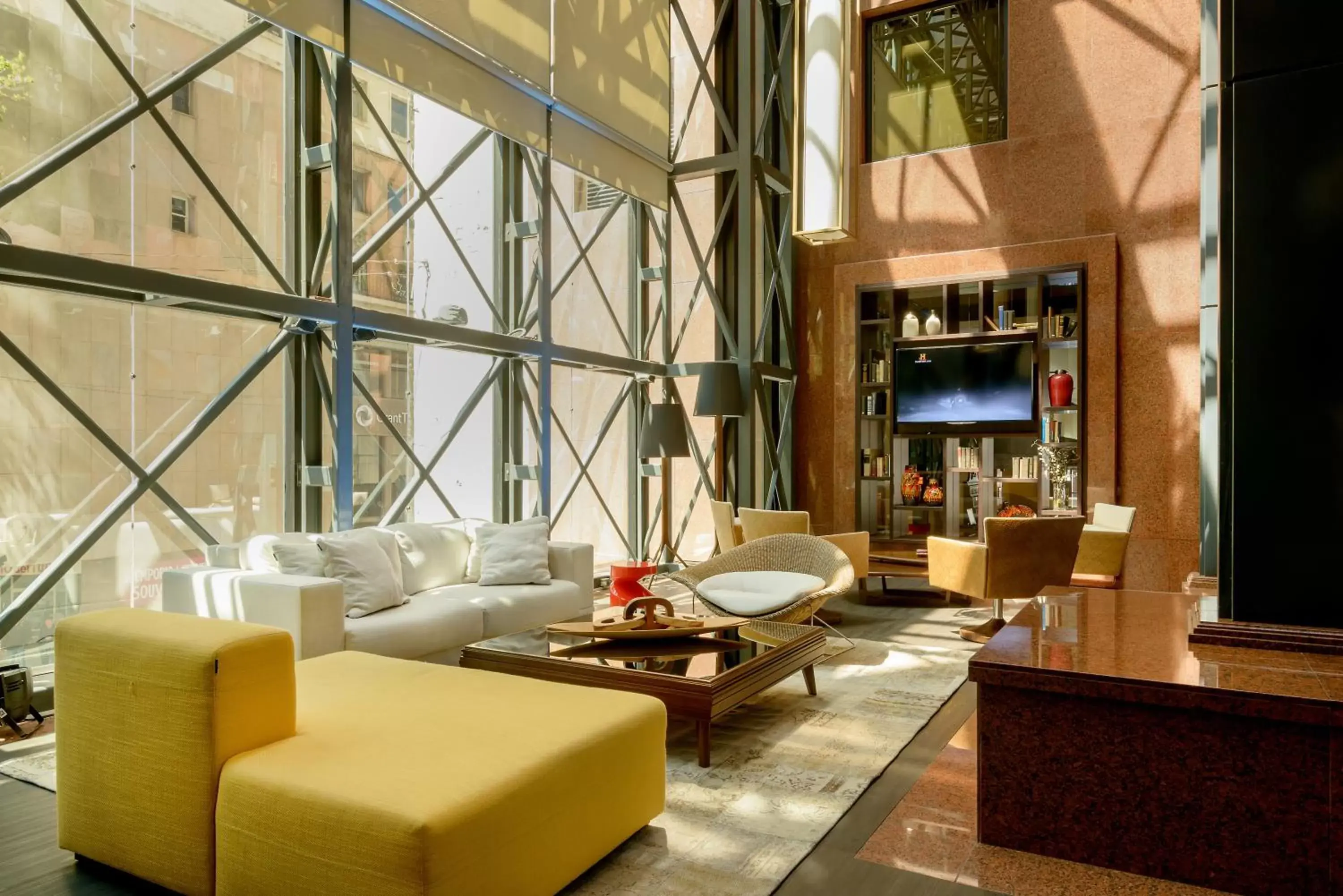 Lounge or bar in Radisson Montevideo Victoria Plaza