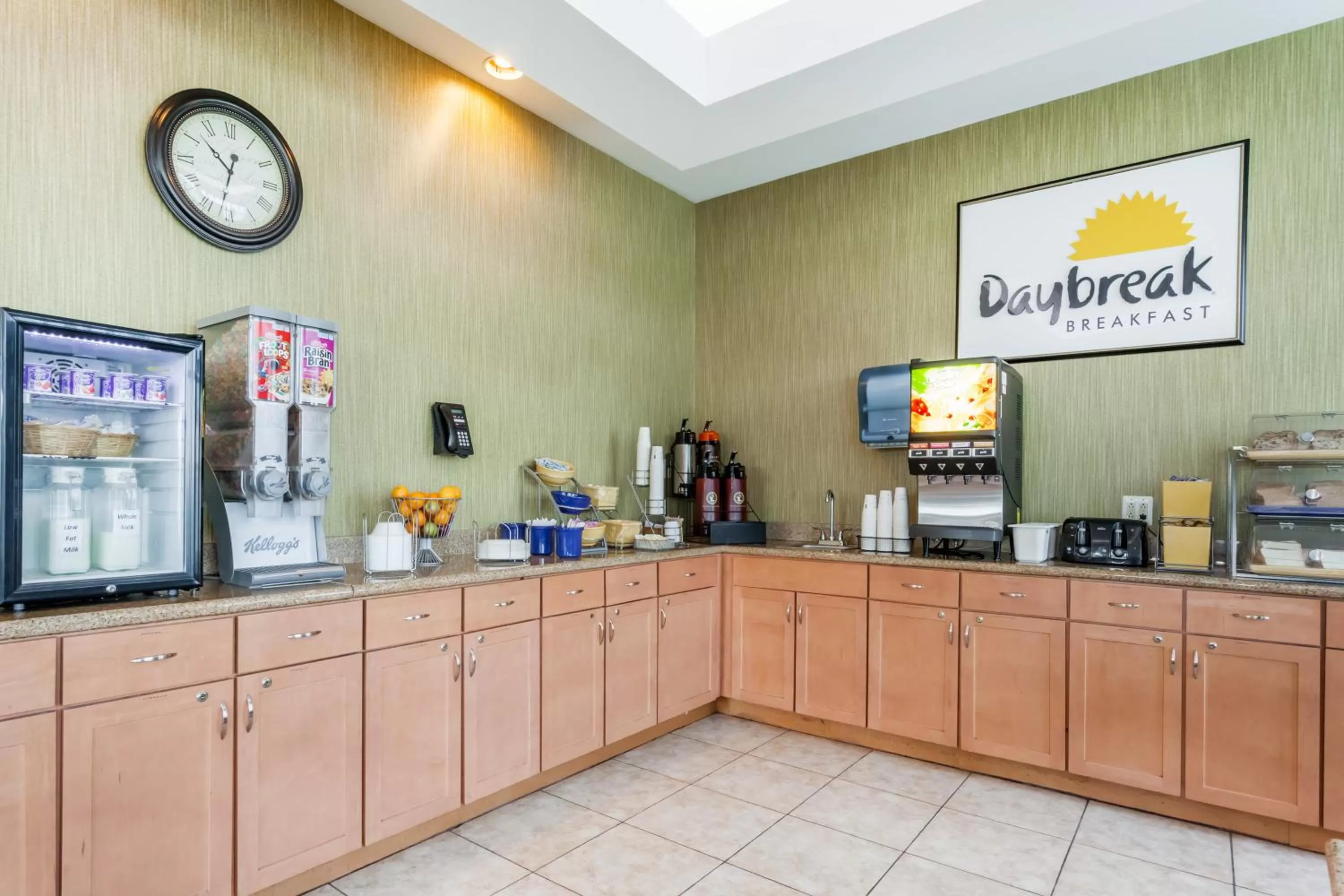 Restaurant/places to eat in Days Inn by Wyndham Windsor Locks / Bradley Intl Airport