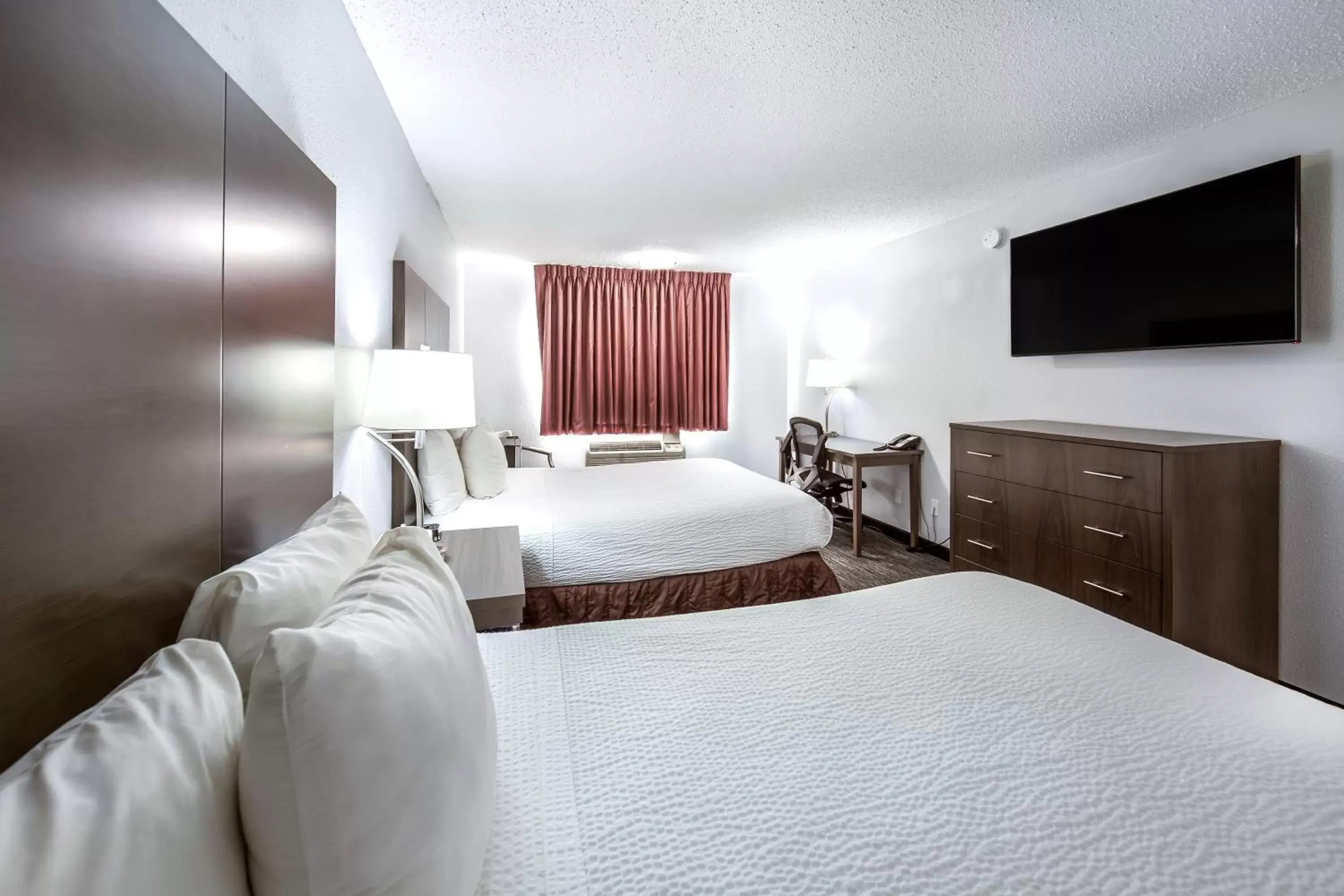 Bedroom, Bed in Red Lion Inn & Suites Grants Pass