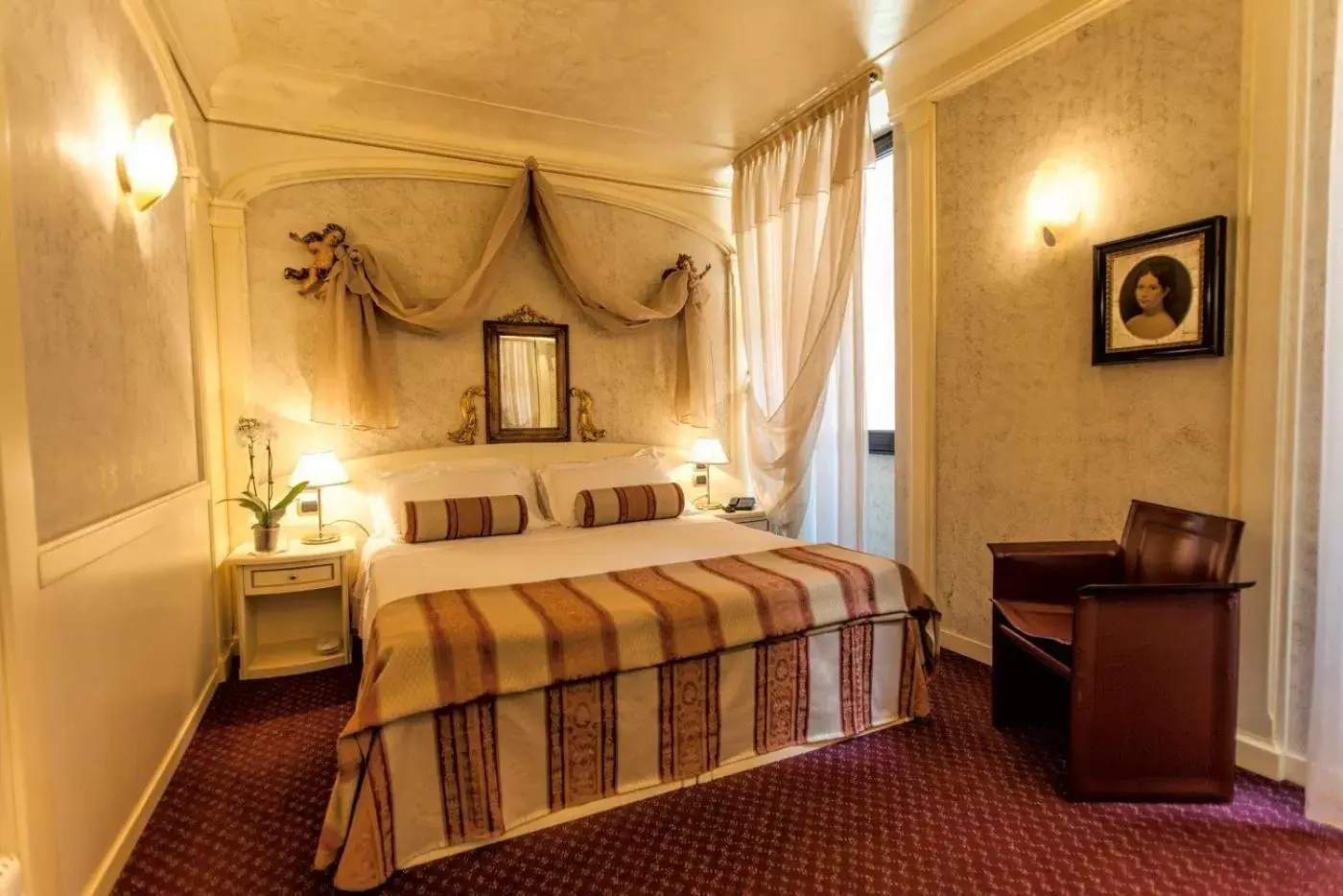 Bed in Hotel Colomba d'Oro