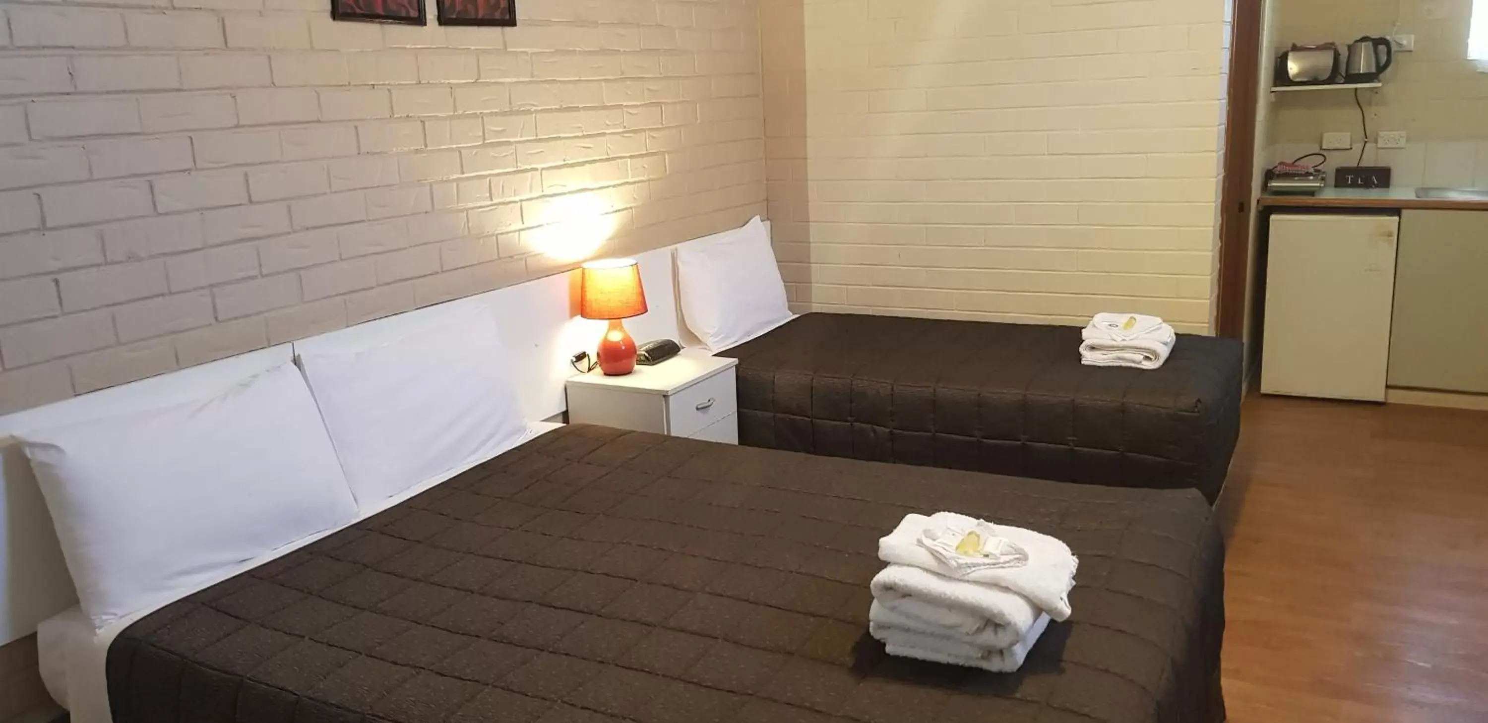 Bed in Bondi Motel