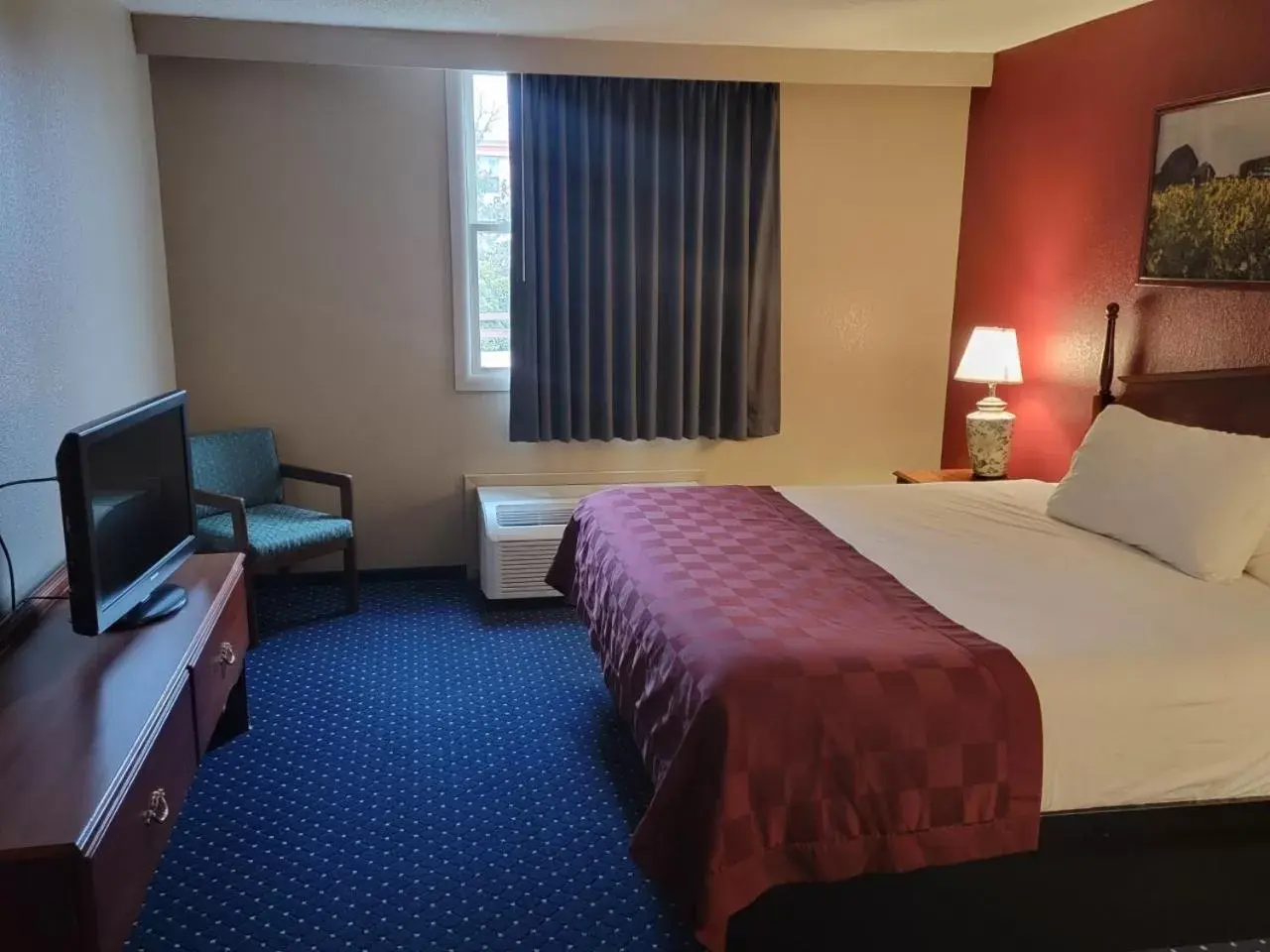 Photo of the whole room, Bed in Ramada by Wyndham Angola/Fremont Area