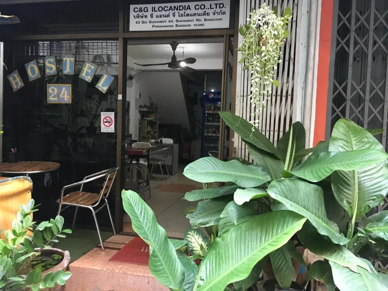 Facade/entrance in Hostel 24