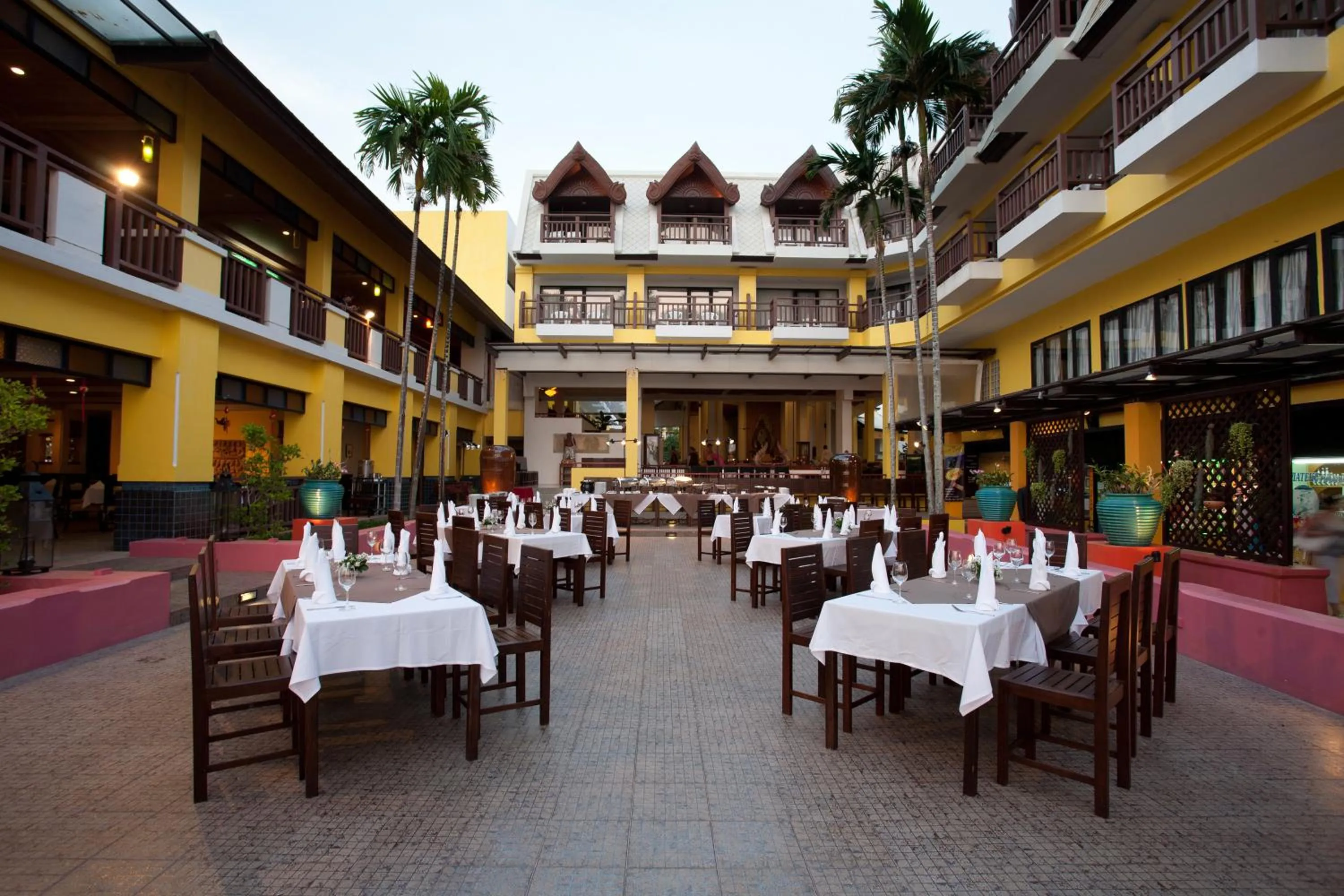 Restaurant/places to eat in Woraburi Phuket Resort & Spa - SHA Plus