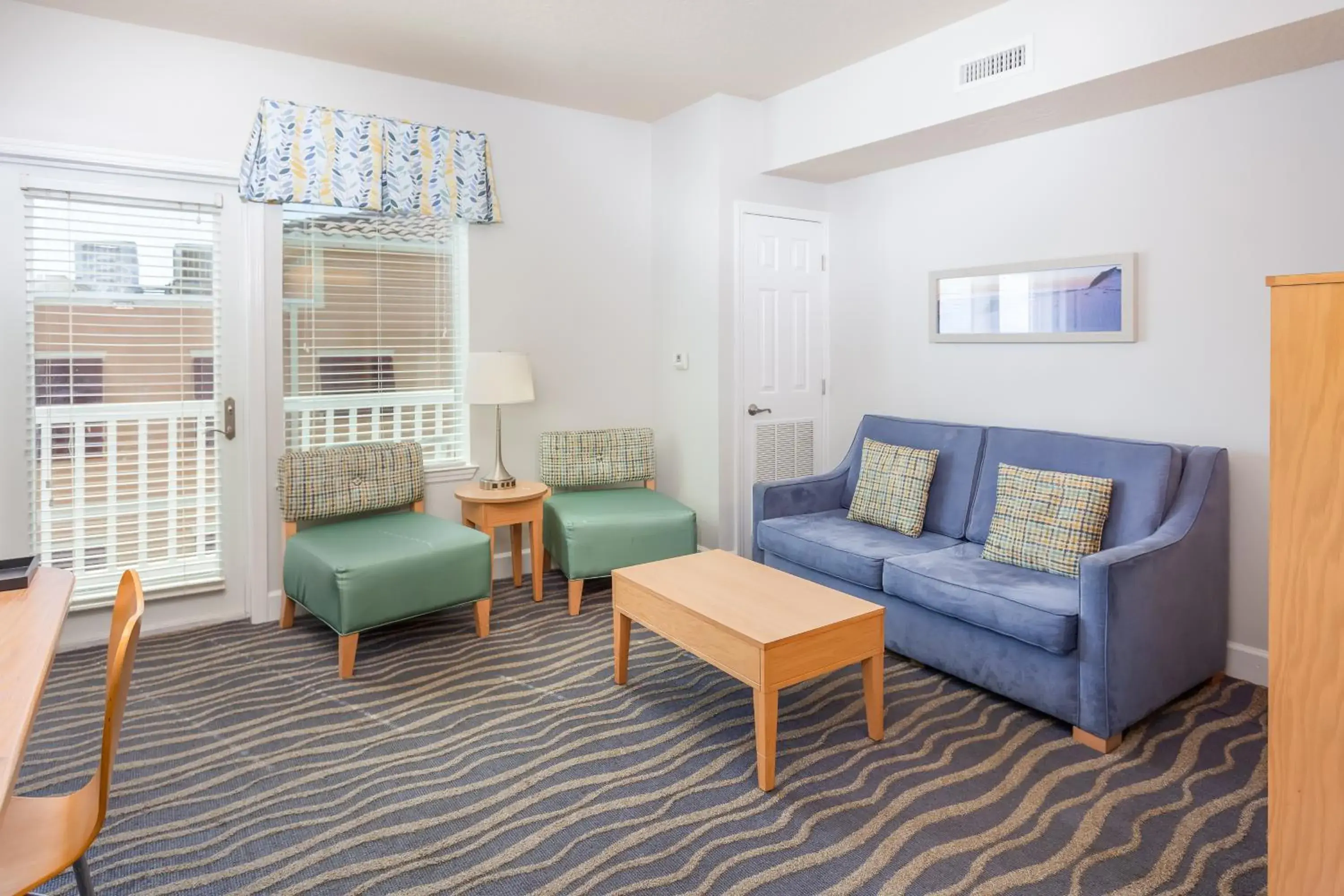 Living room, Seating Area in Seaside Amelia Inn - Amelia Island