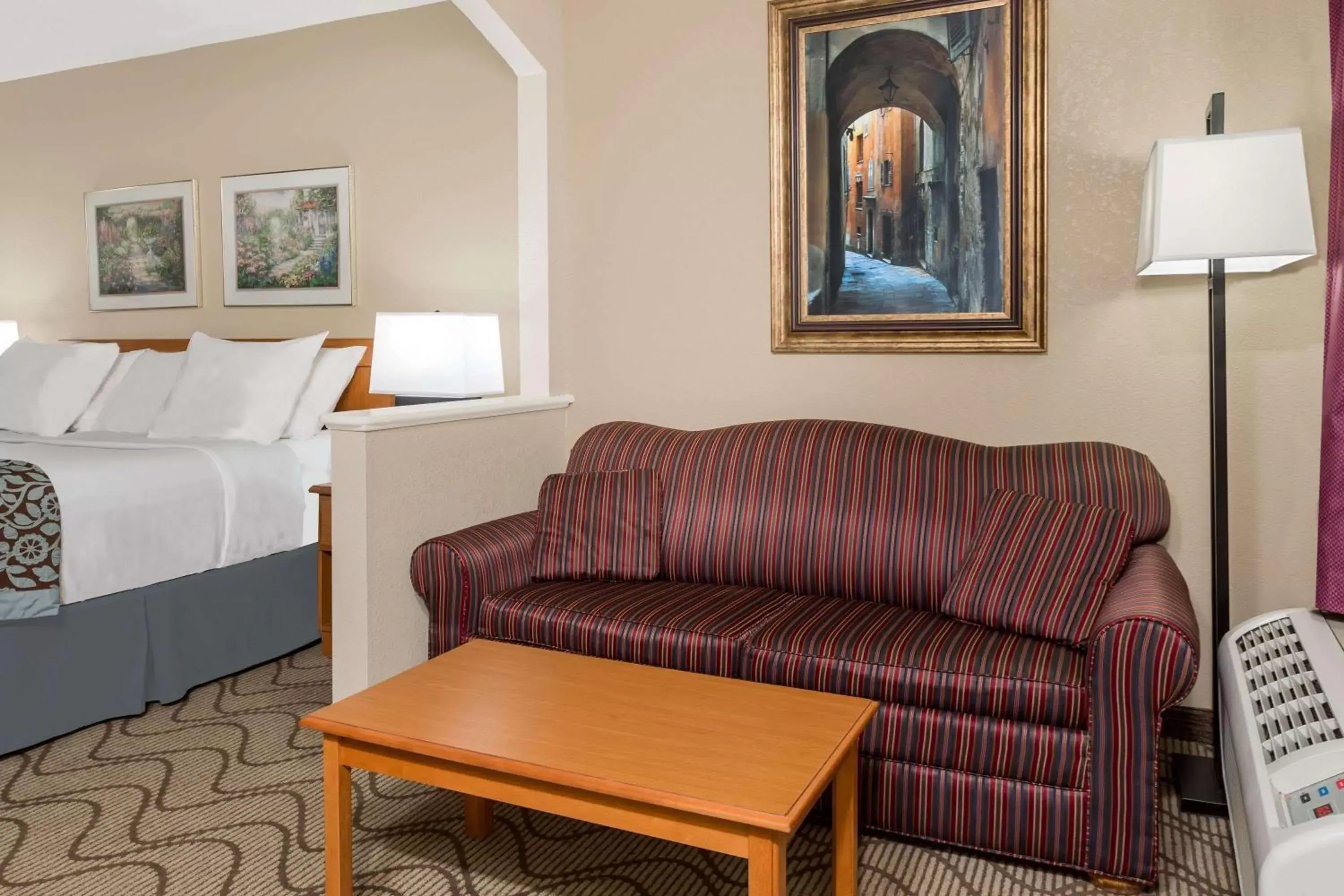 Photo of the whole room, Seating Area in Days Inn by Wyndham Elberton