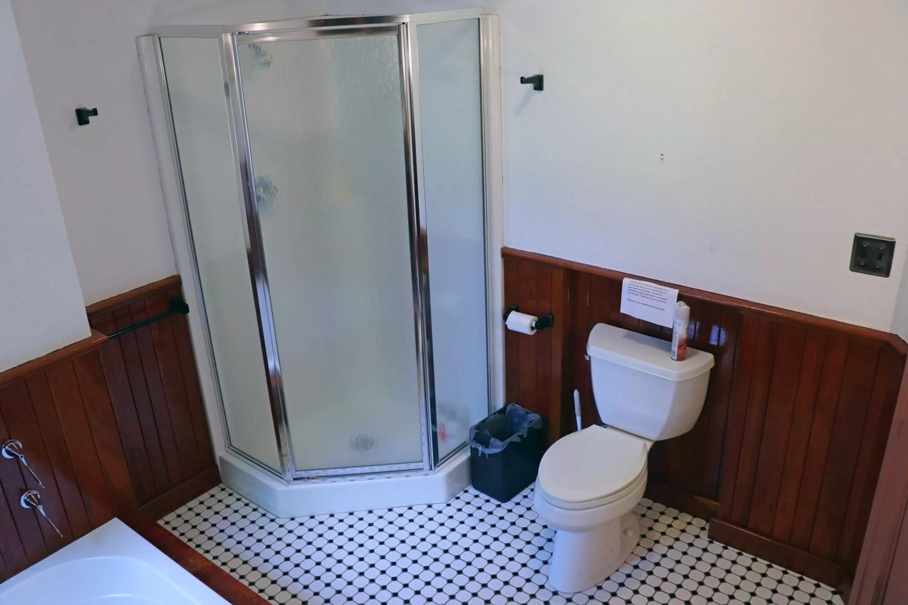 Bathroom in Baneberry Meadows B&B