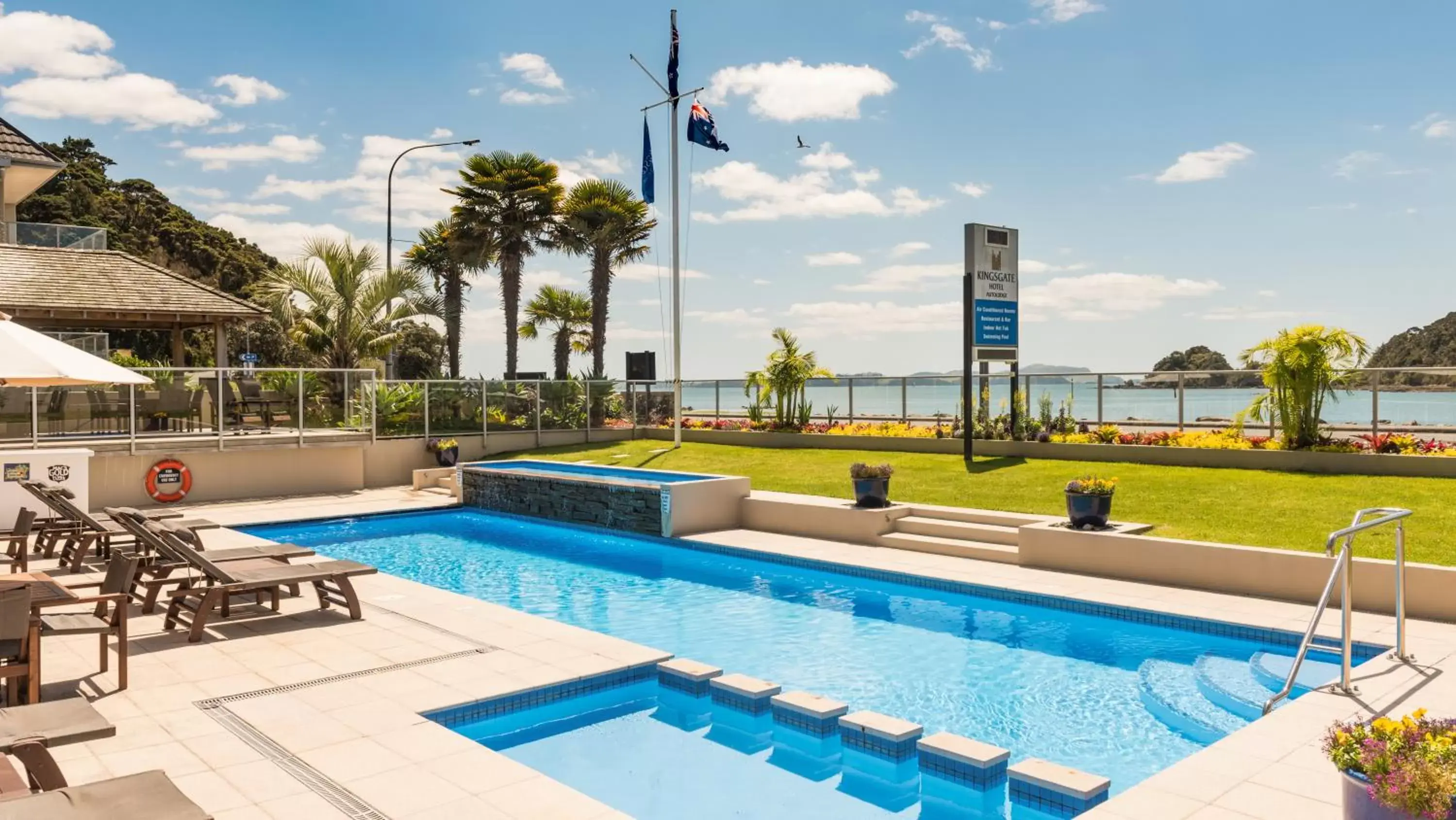 Patio, Swimming Pool in Kingsgate Hotel Autolodge Paihia