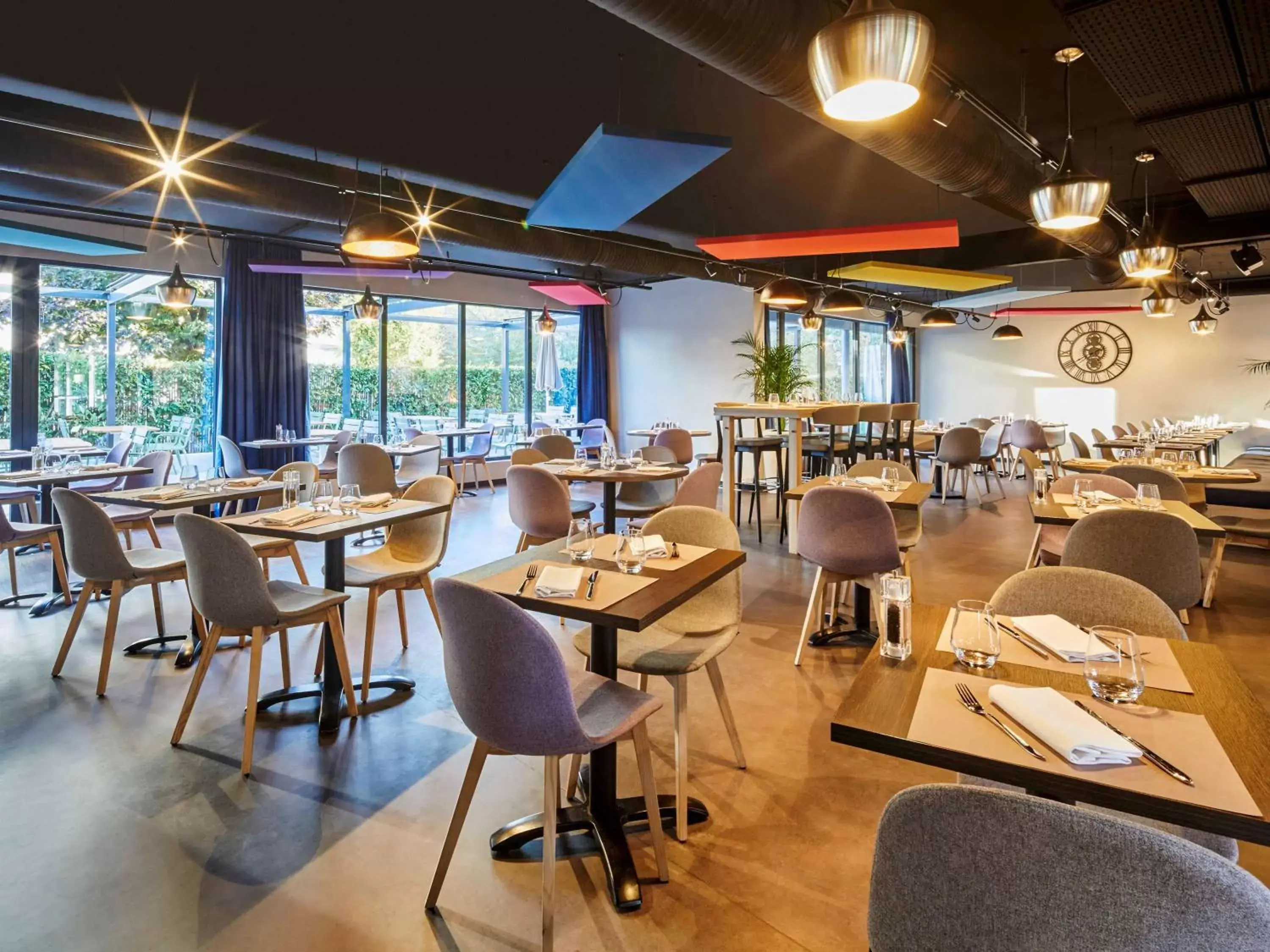 Restaurant/Places to Eat in ibis Styles Evry Lisses