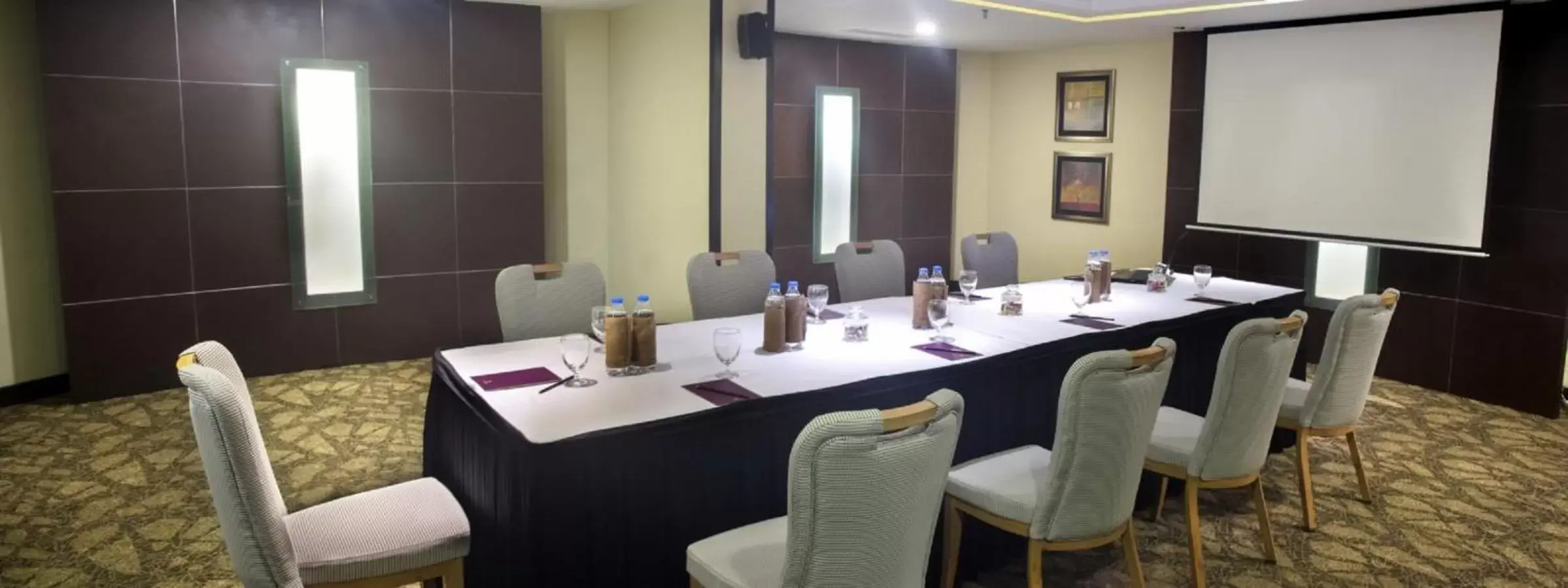 Meeting/conference room in The Residency, Chennai