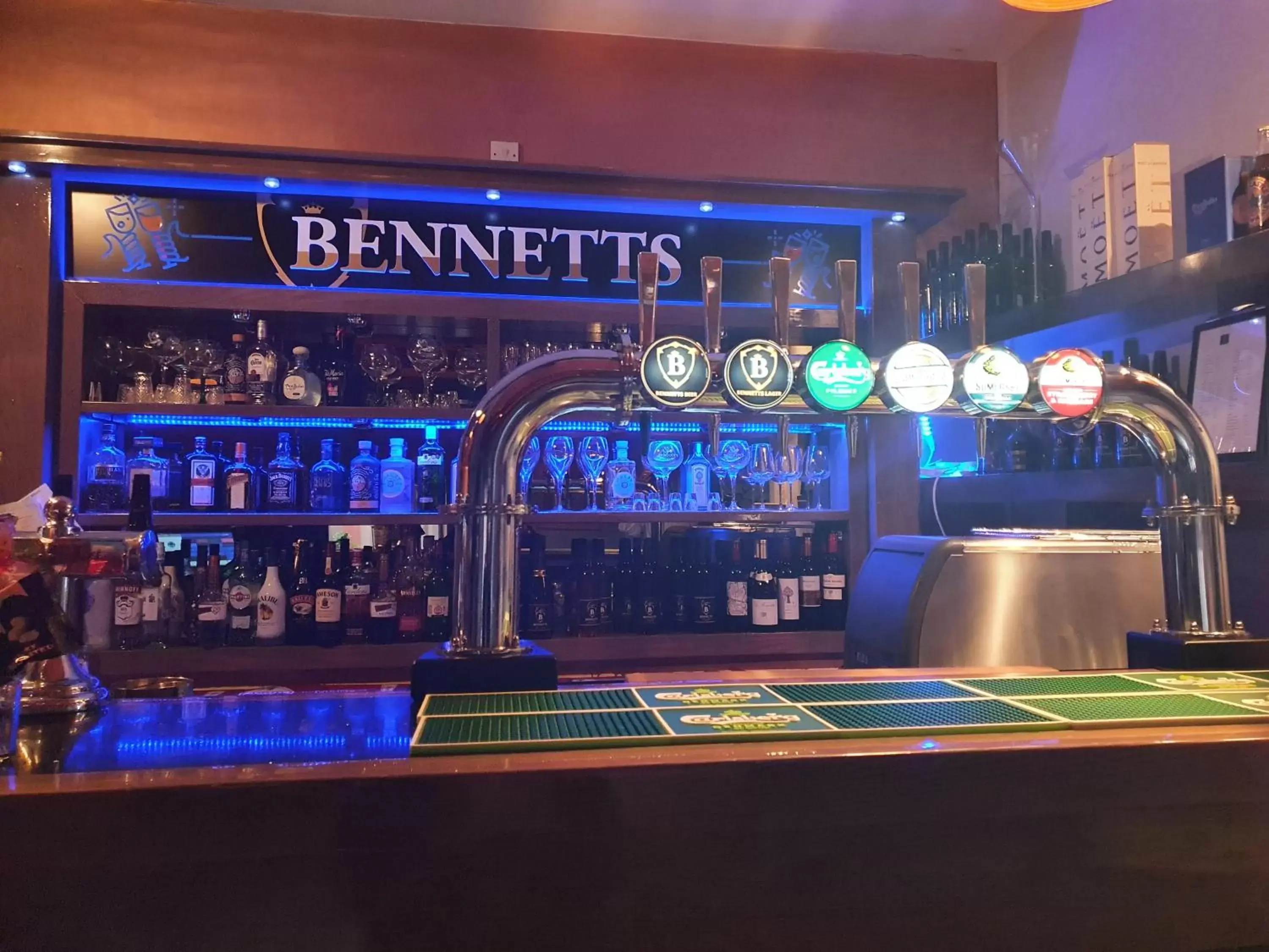 Restaurant/places to eat in Bennetts Hotel