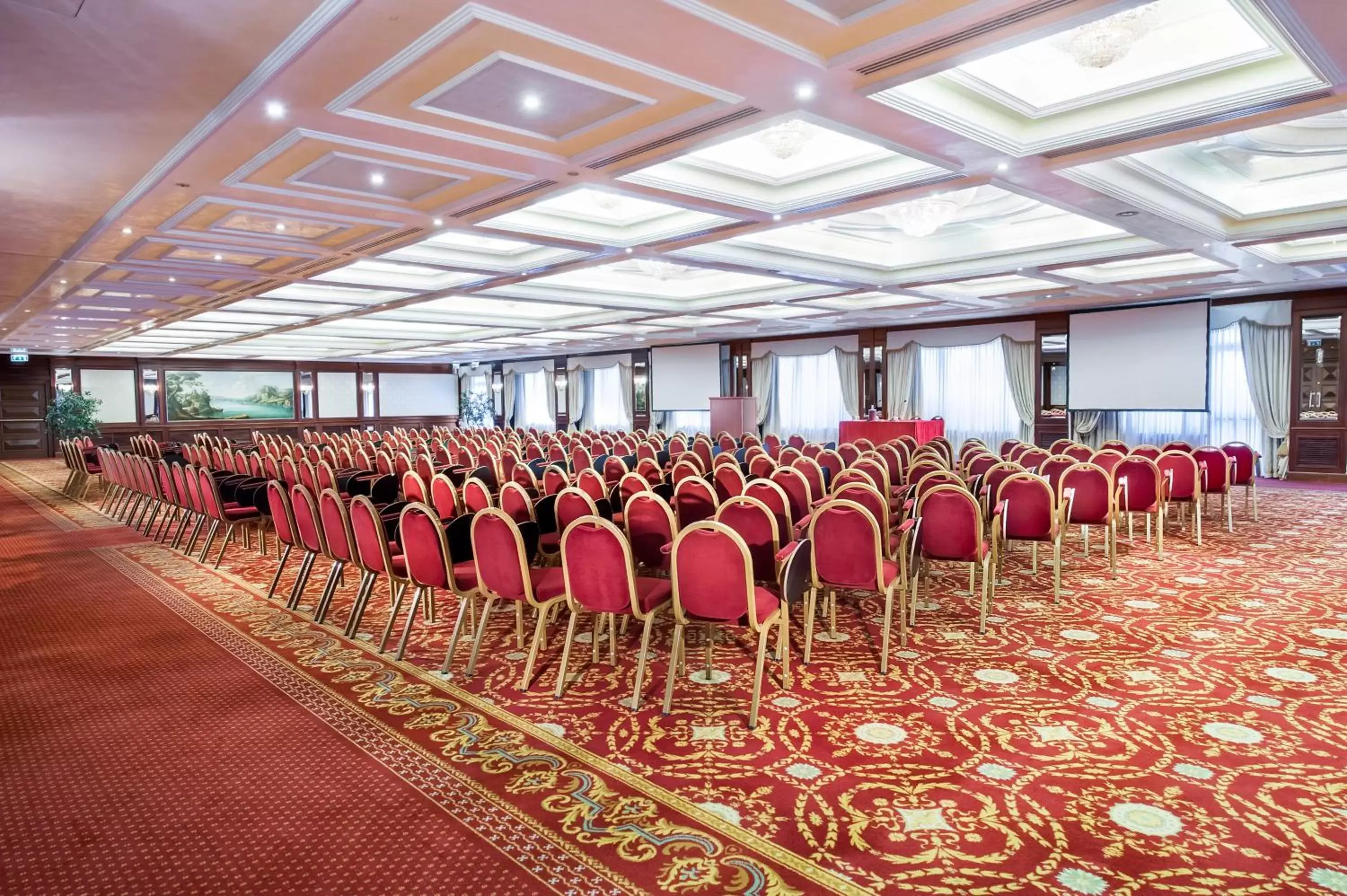 Business facilities in Royal Hotel Carlton