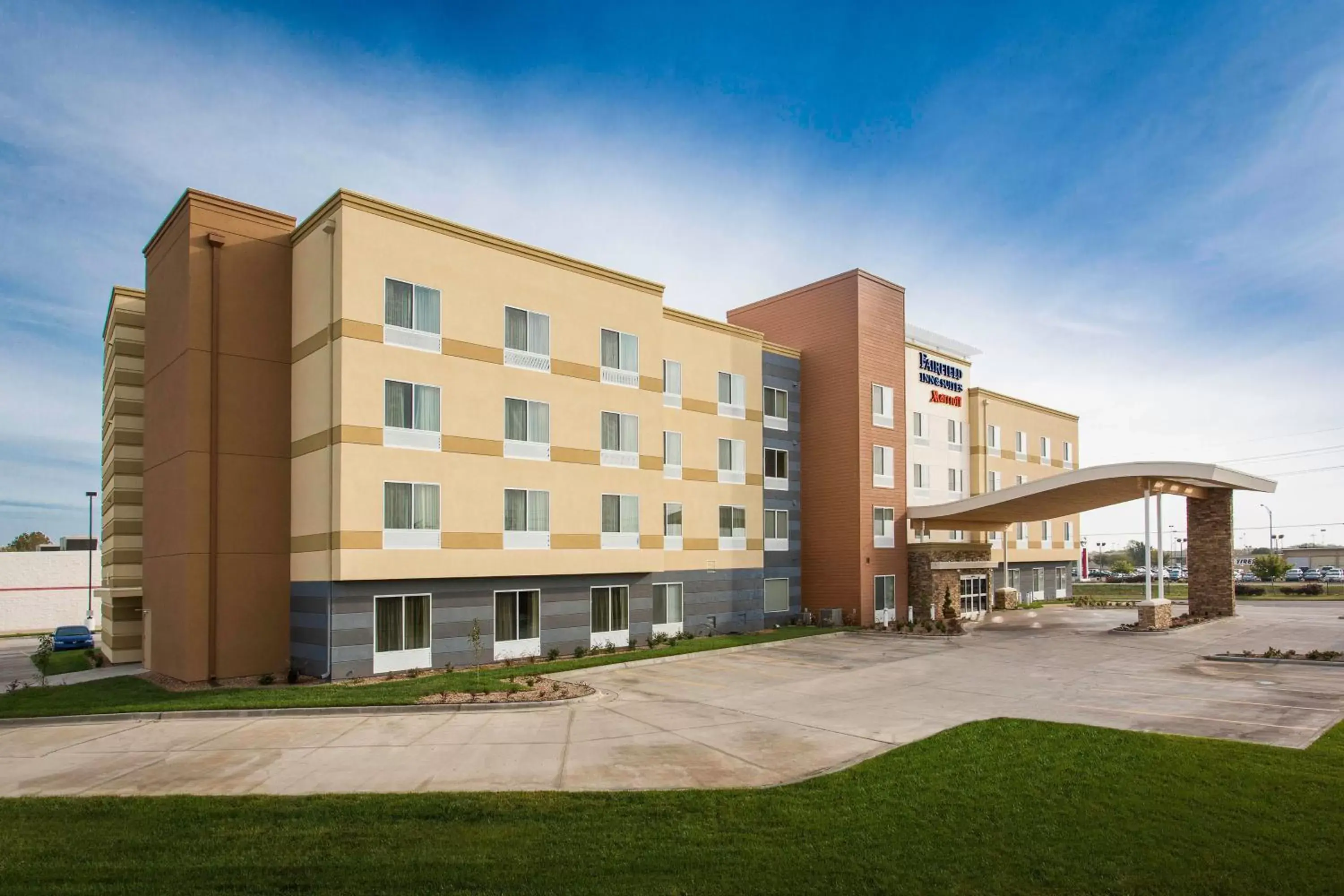 Property Building in Fairfield Inn and Suites Hutchinson
