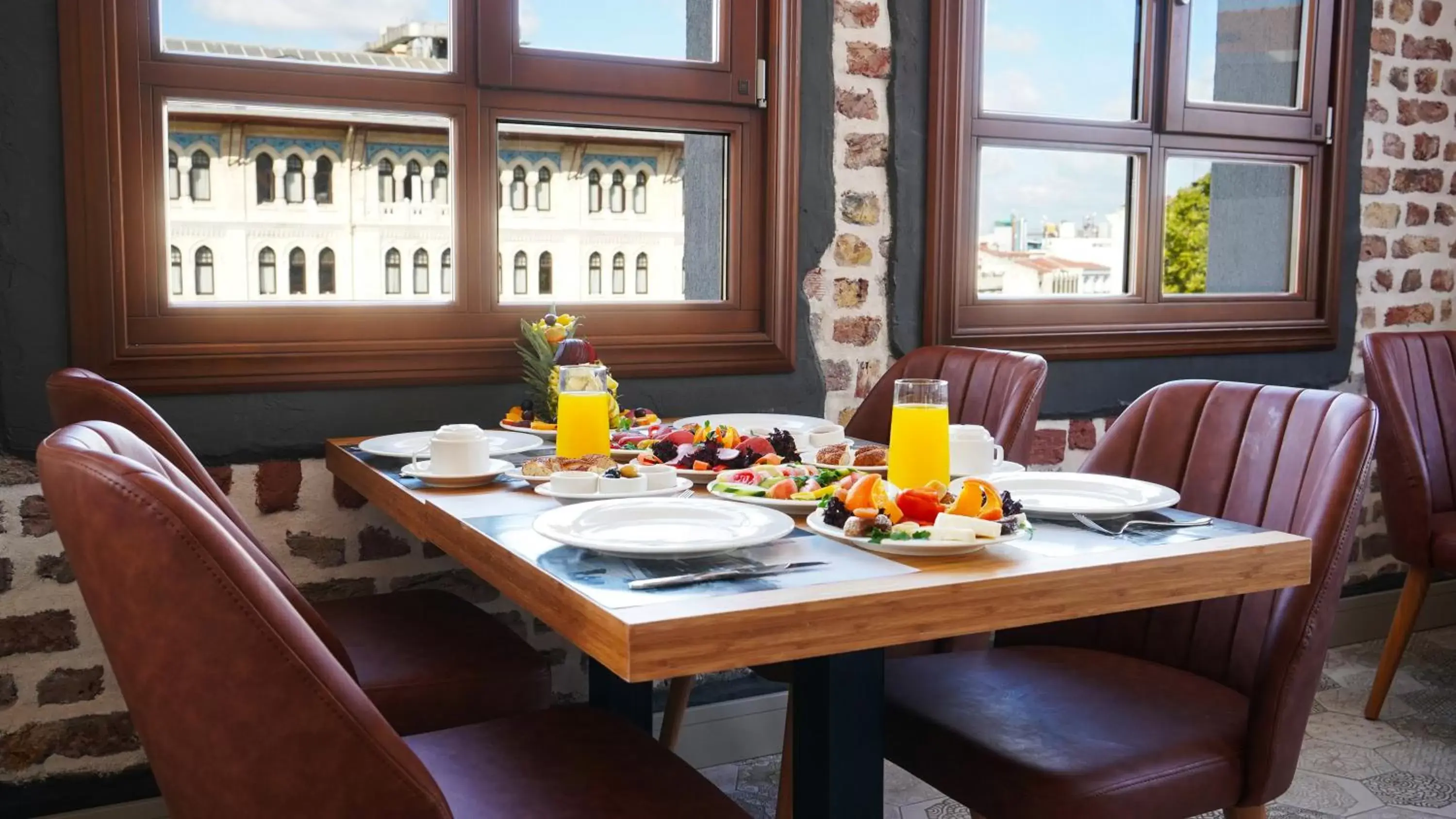 Restaurant/places to eat in Grand Sirkeci Hotel