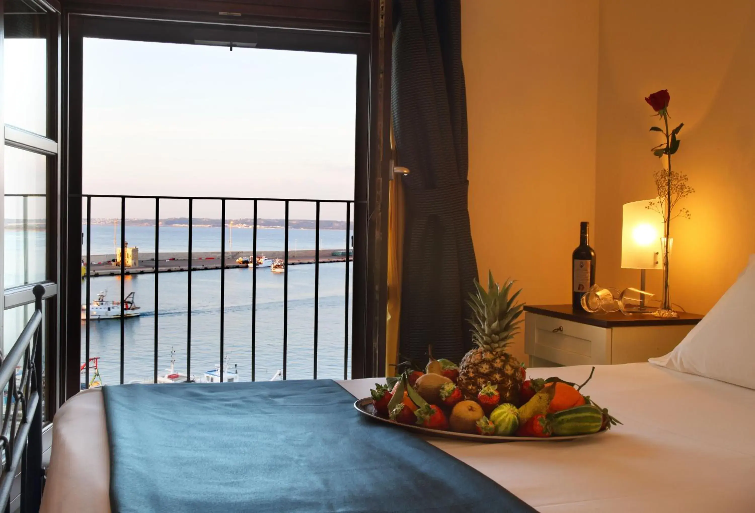 Bedroom, Bed in Al Pescatore Hotel & Restaurant