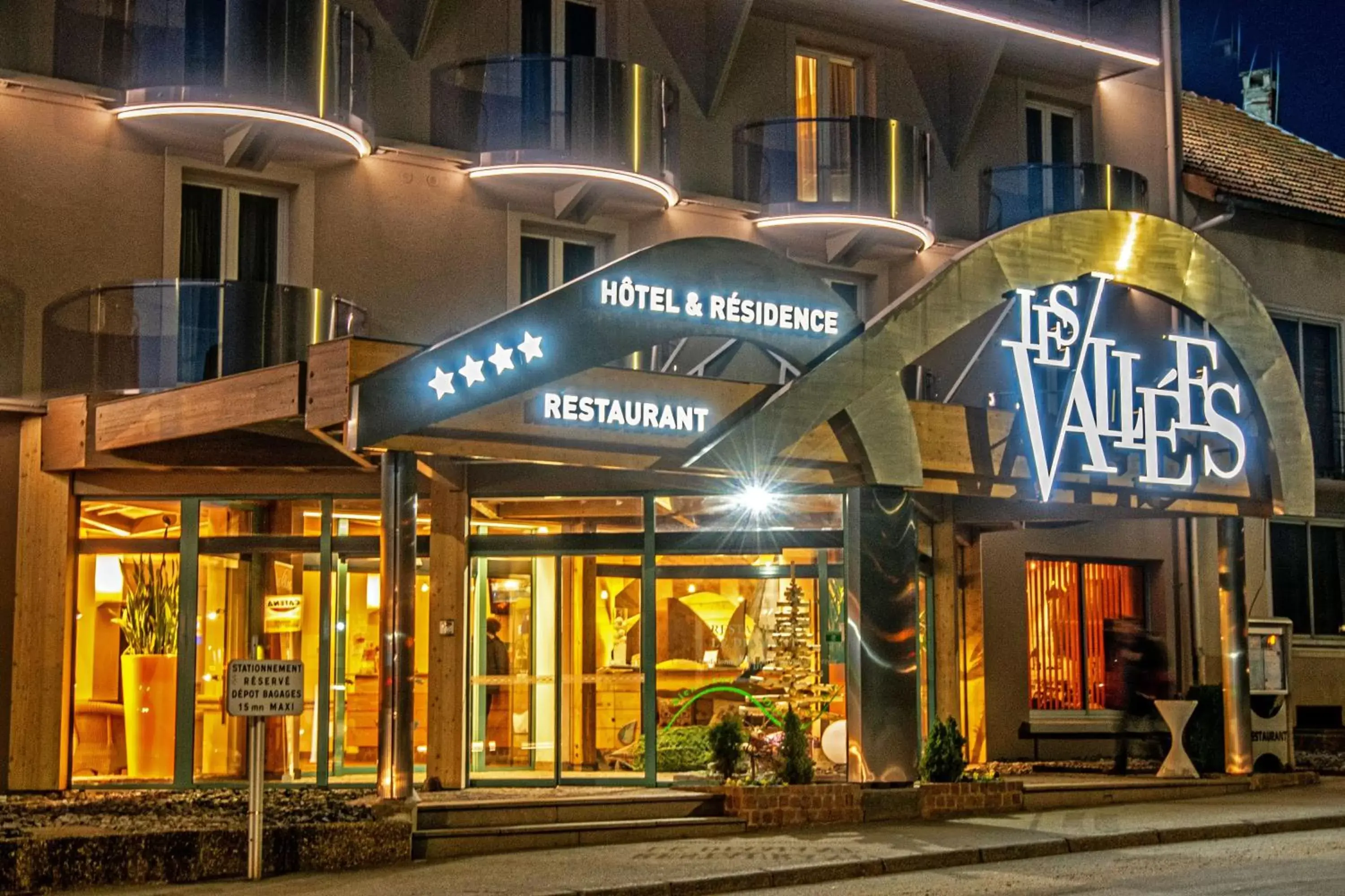 Facade/entrance, Property Building in Hotel & Résidence Les Vallées Labellemontagne