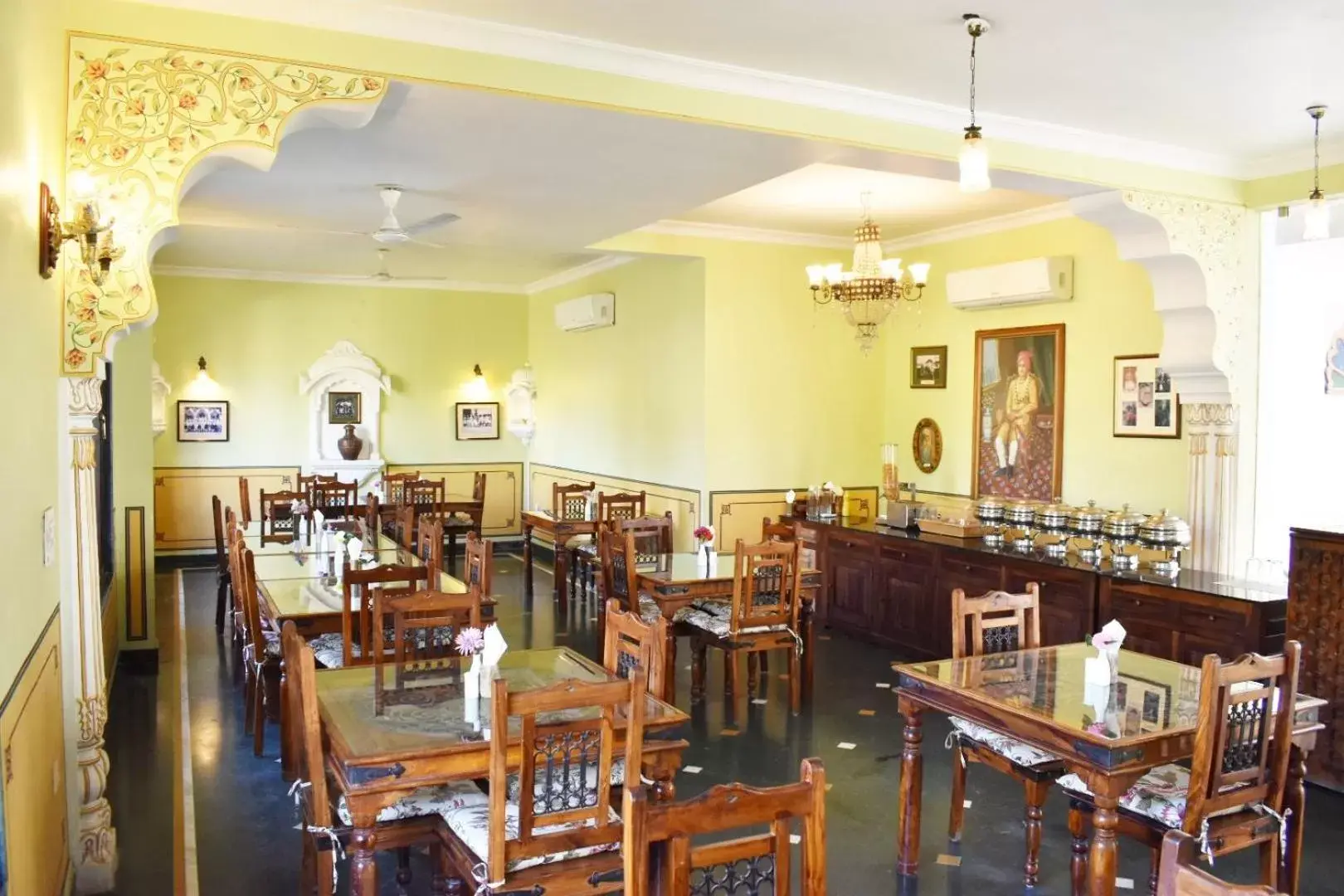 Restaurant/Places to Eat in Hotel Rajasthan Palace