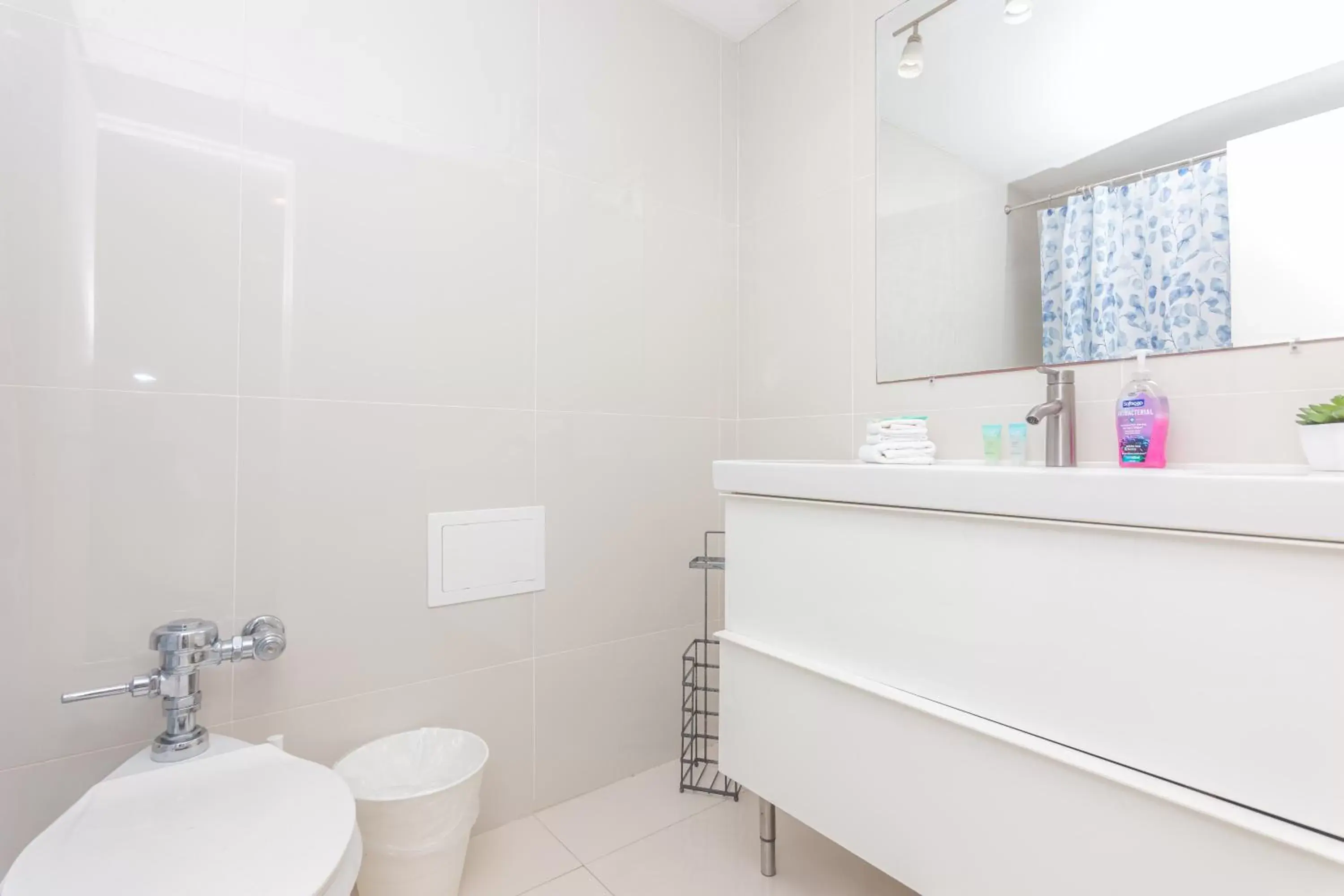 Bathroom in Girasole Apartments
