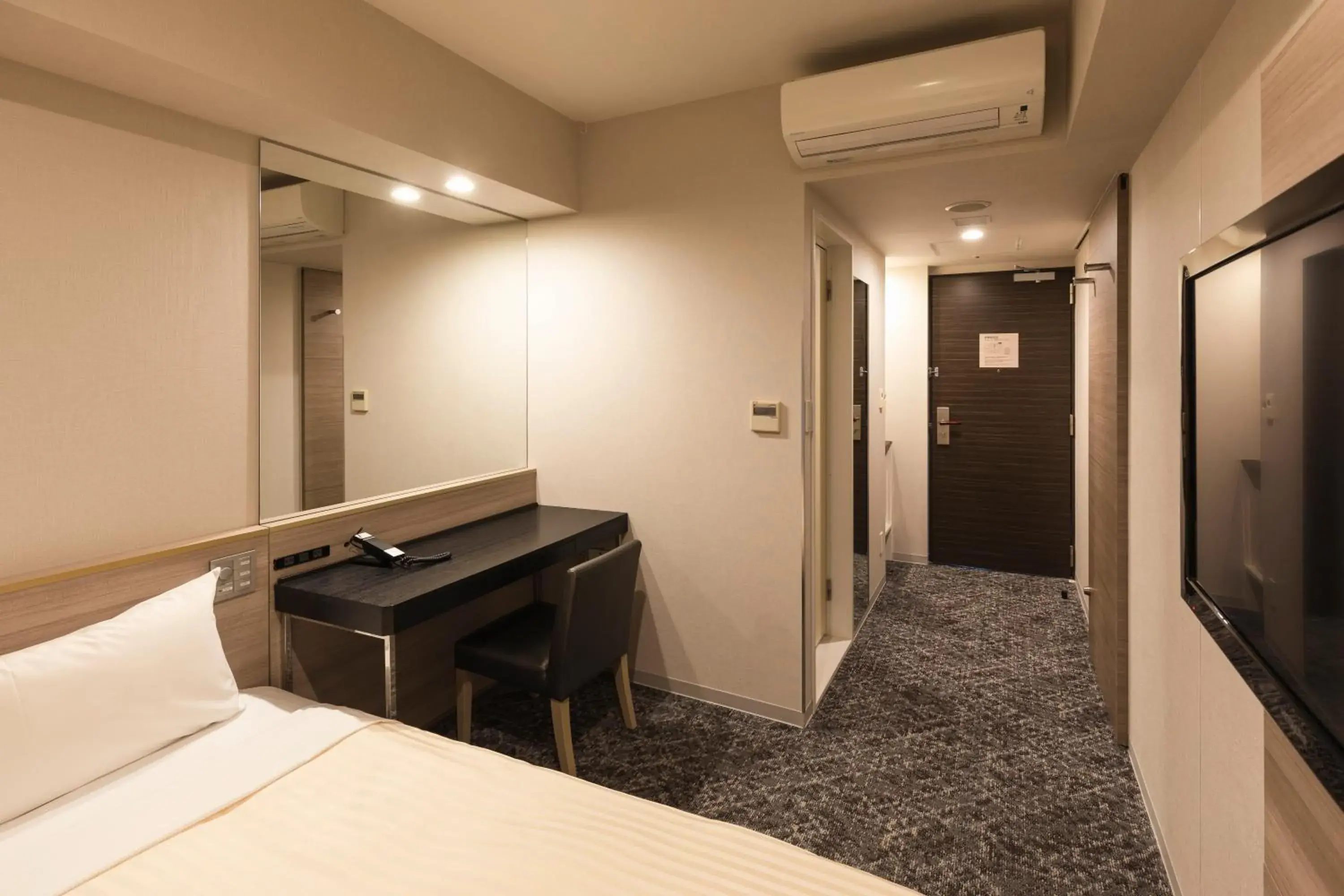 Bed in Sotetsu Fresa Inn Shimbashi Hibiyaguchi Bed in Sotetsu Fresa Inn Shimbashi Hibiyaguchi