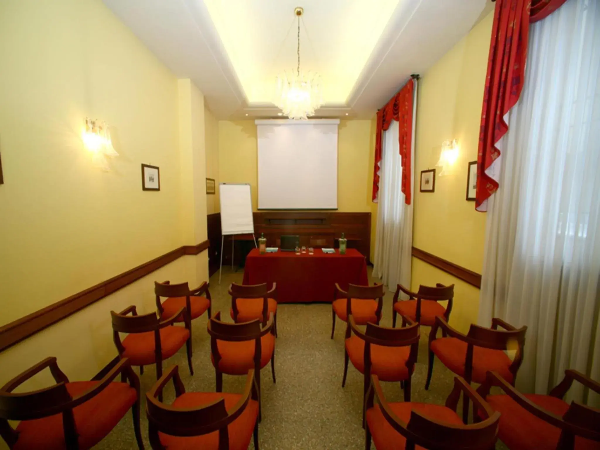 Business facilities in Hotel Astoria