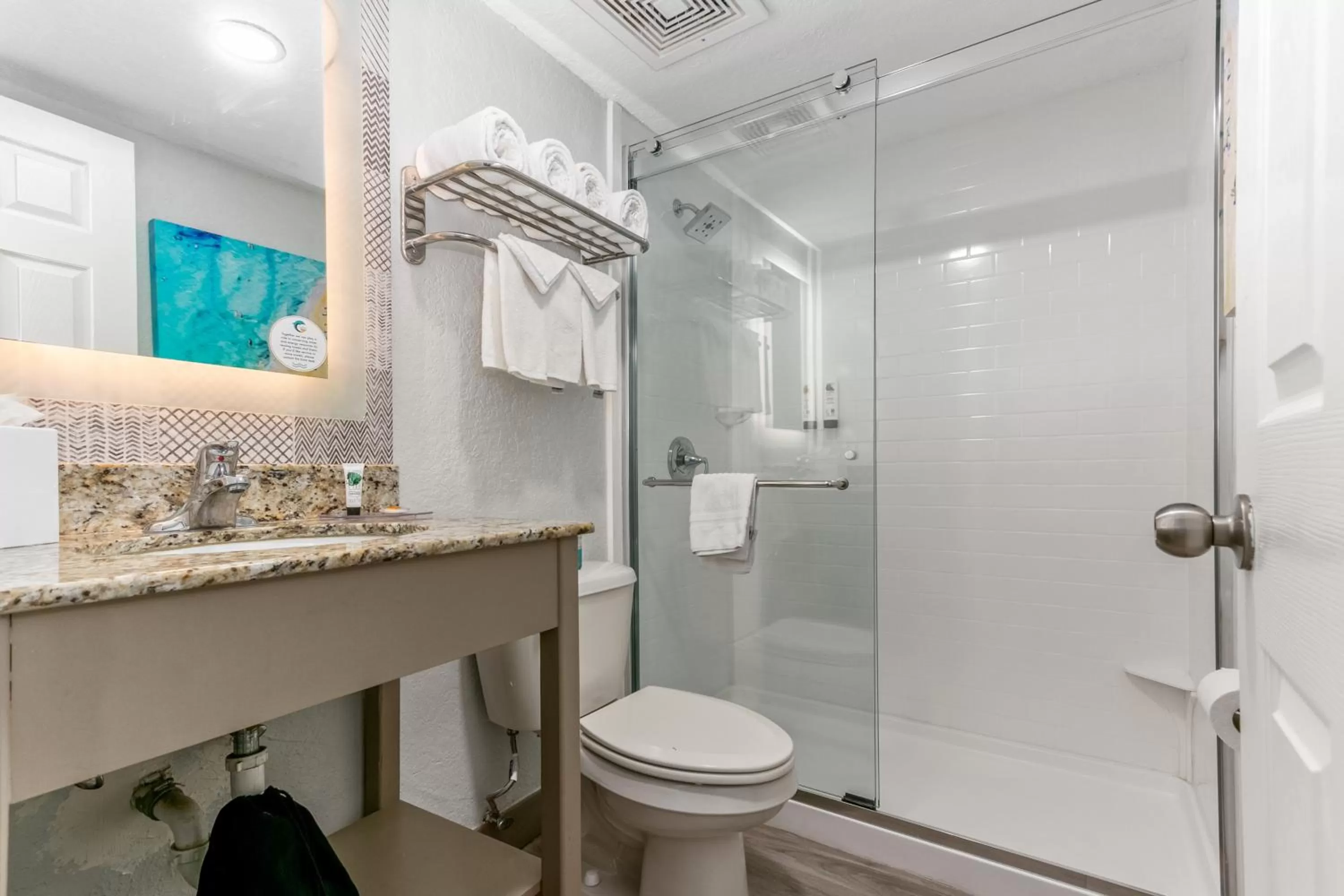 Shower in Dolphin Sands Clearwater Beach, an Ascend Collection Hotel