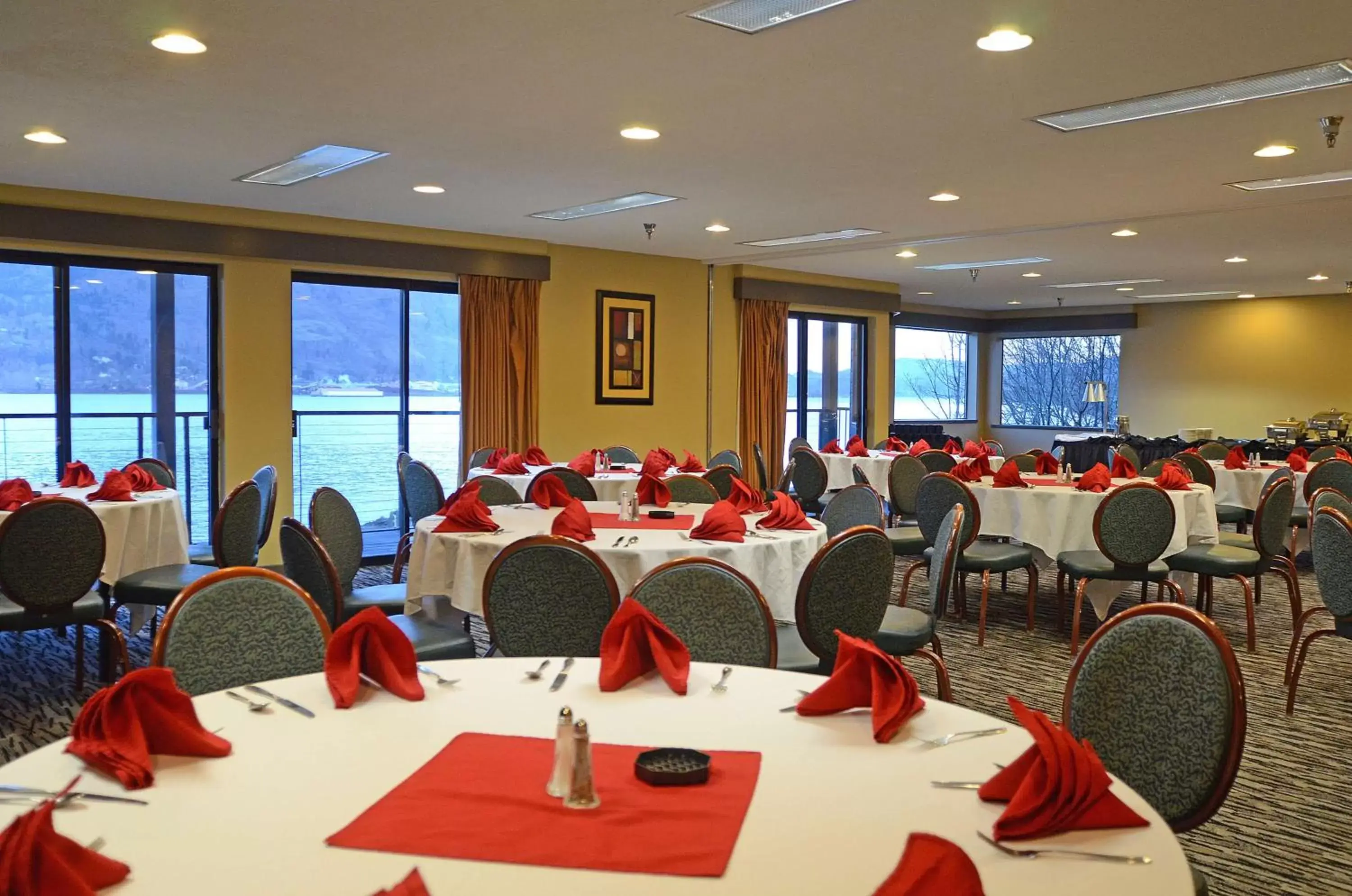 Meeting/conference room, Restaurant/Places to Eat in Best Western Plus Hood River Inn