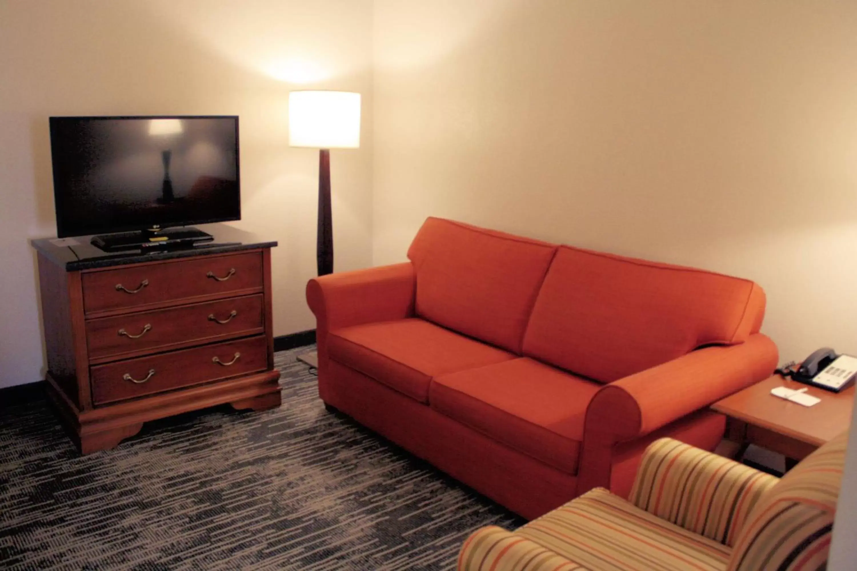 Photo of the whole room, Seating Area in Country Inn & Suites by Radisson, BWI Airport (Baltimore), MD