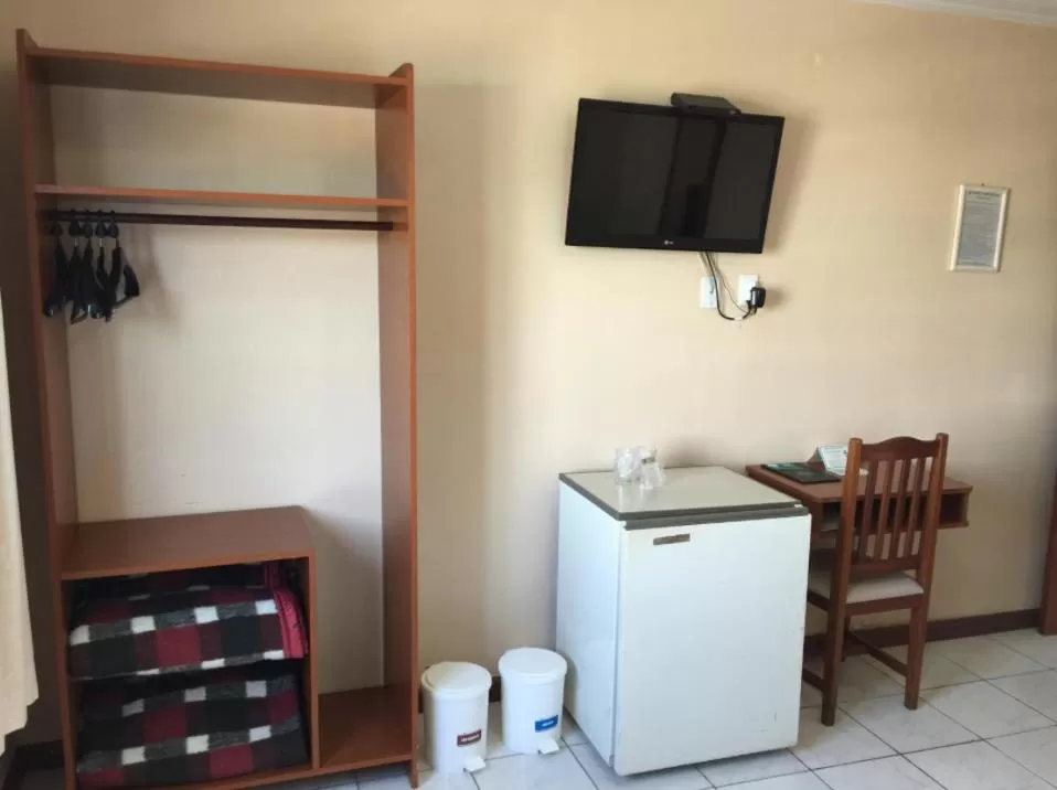 Photo of the whole room in Fares Turis Hotel