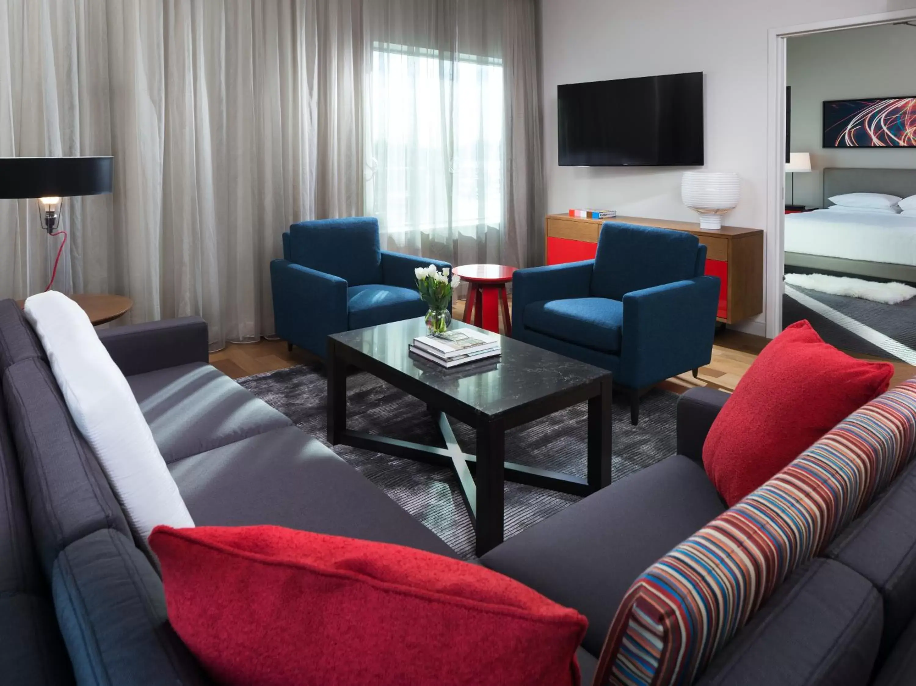 Living room, Seating Area in Hyatt Regency Bloomington - Minneapolis