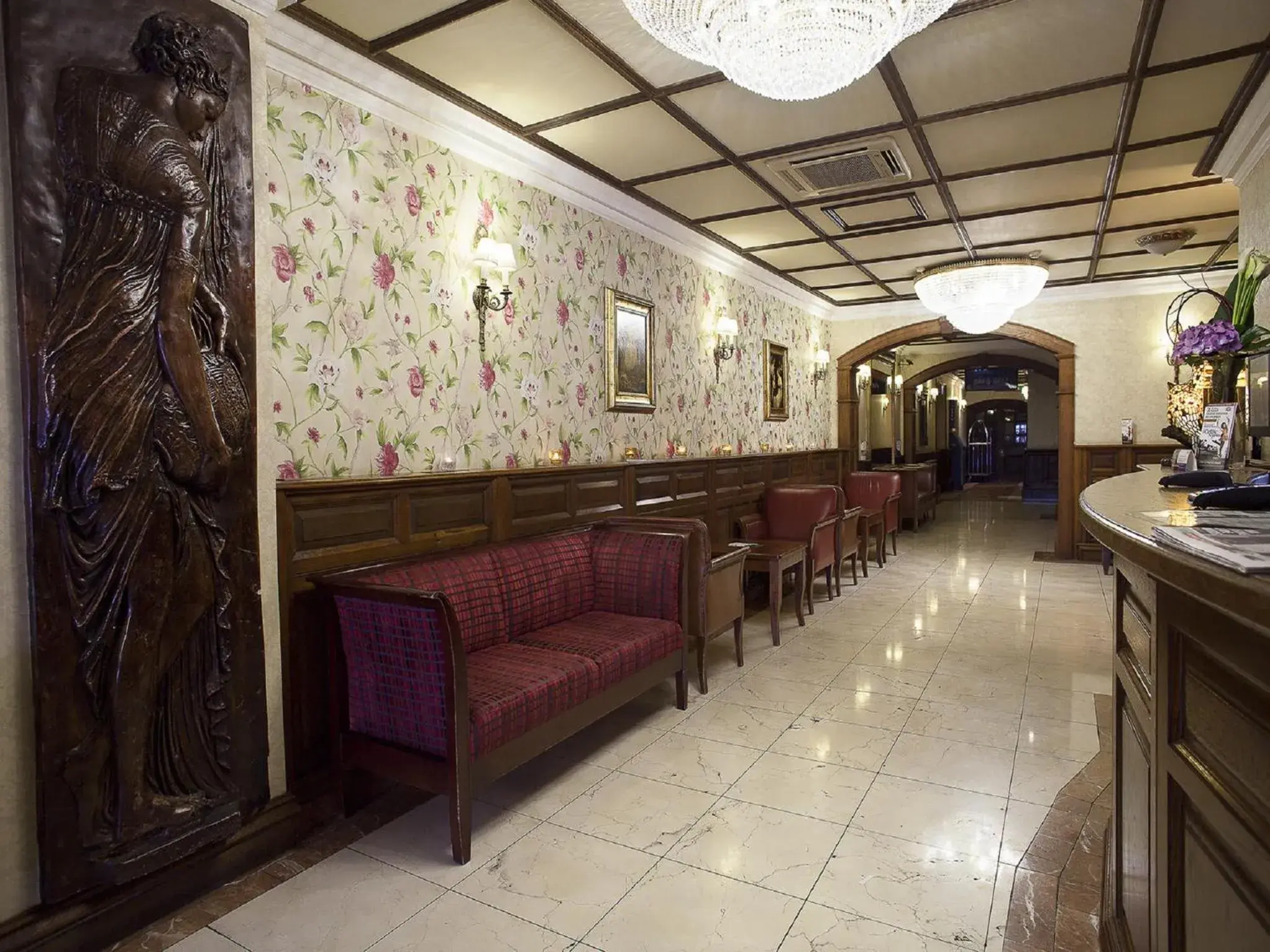 Lobby or reception in Arlington Hotel O'Connell Bridge