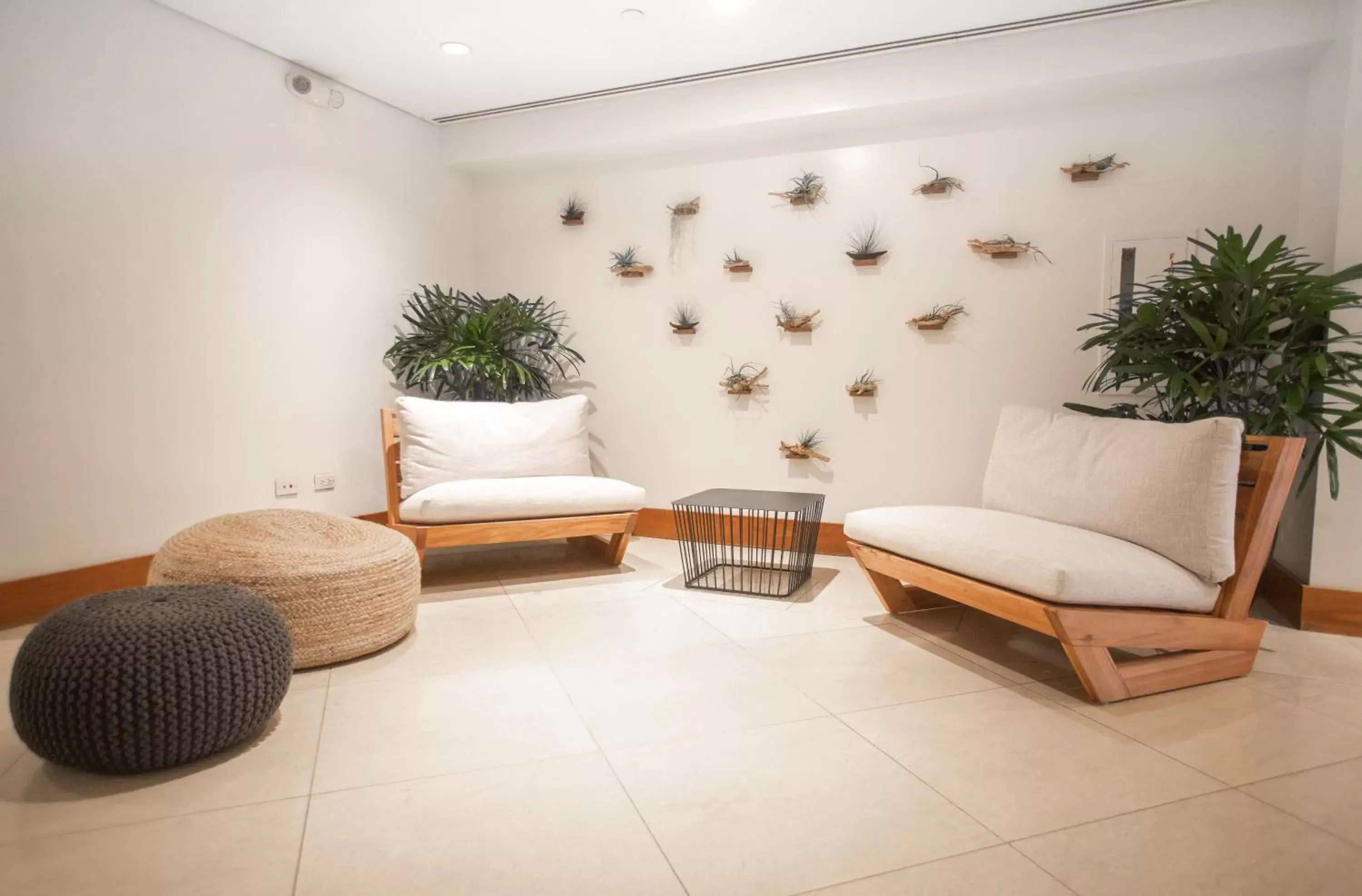 Lobby or reception, Seating Area in Lotus Honolulu at Diamond Head