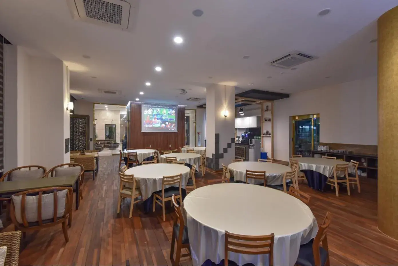 Restaurant/places to eat in Sea Moon Tourist Hotel Restaurant/places to eat in Sea Moon Tourist Hotel
