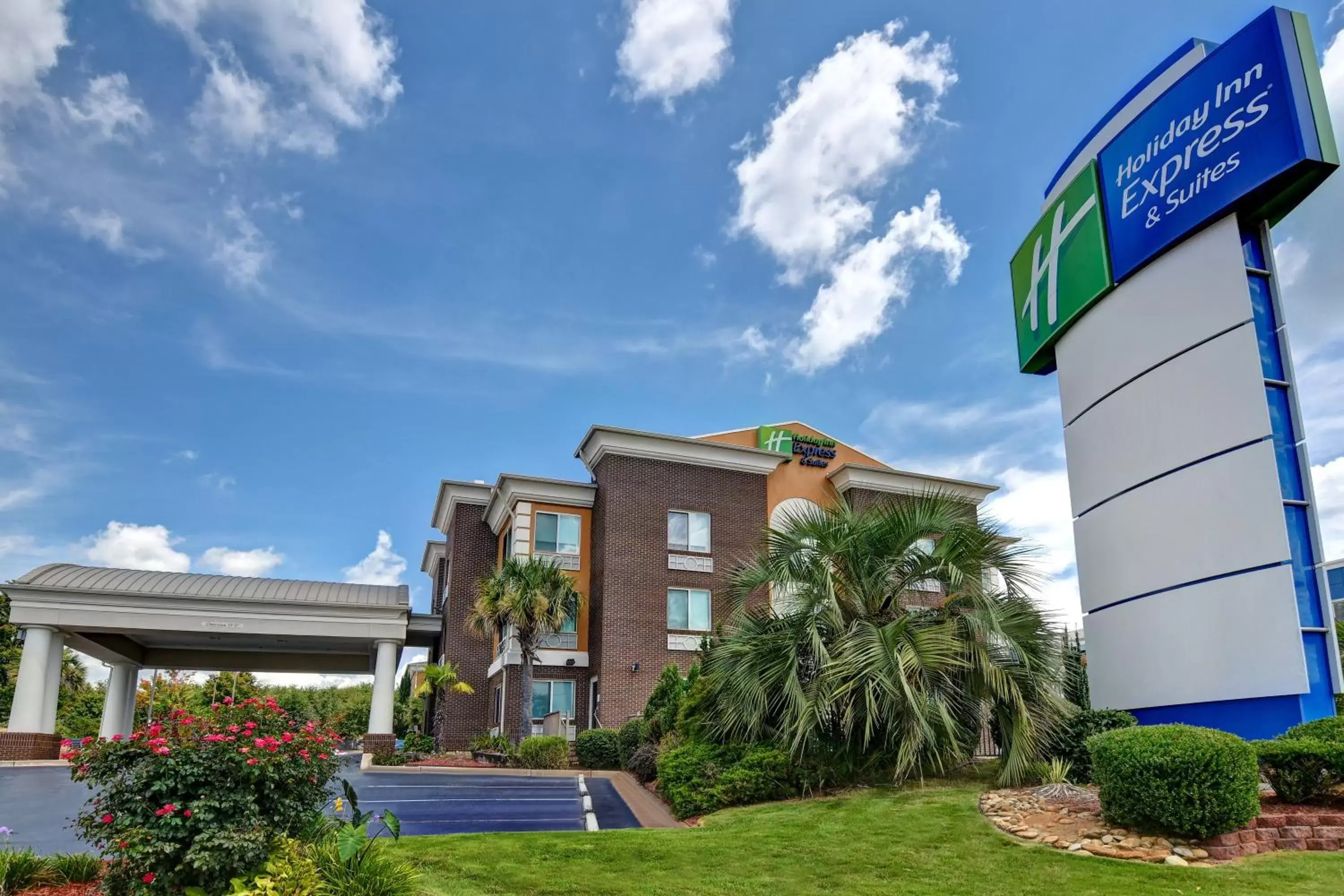 Property building in Holiday Inn Express Hotel & Suites Anderson I-85 - HWY 76, Exit 19B by IHG Property building in Holiday Inn Express Hotel & Suites Anderson I-85 - HWY 76, Exit 19B by IHG