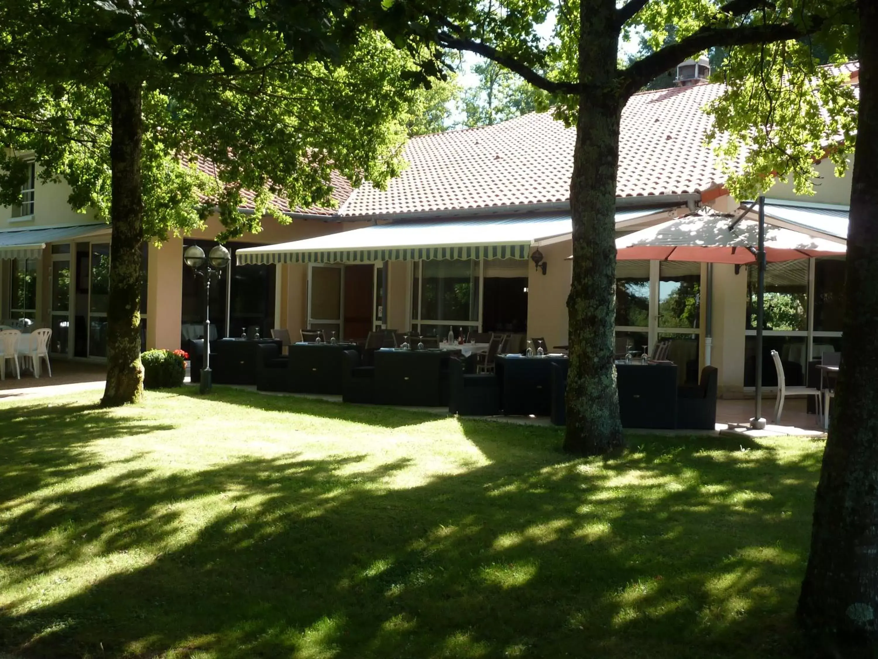 Patio, Property Building in Les Chambres Lauryvan