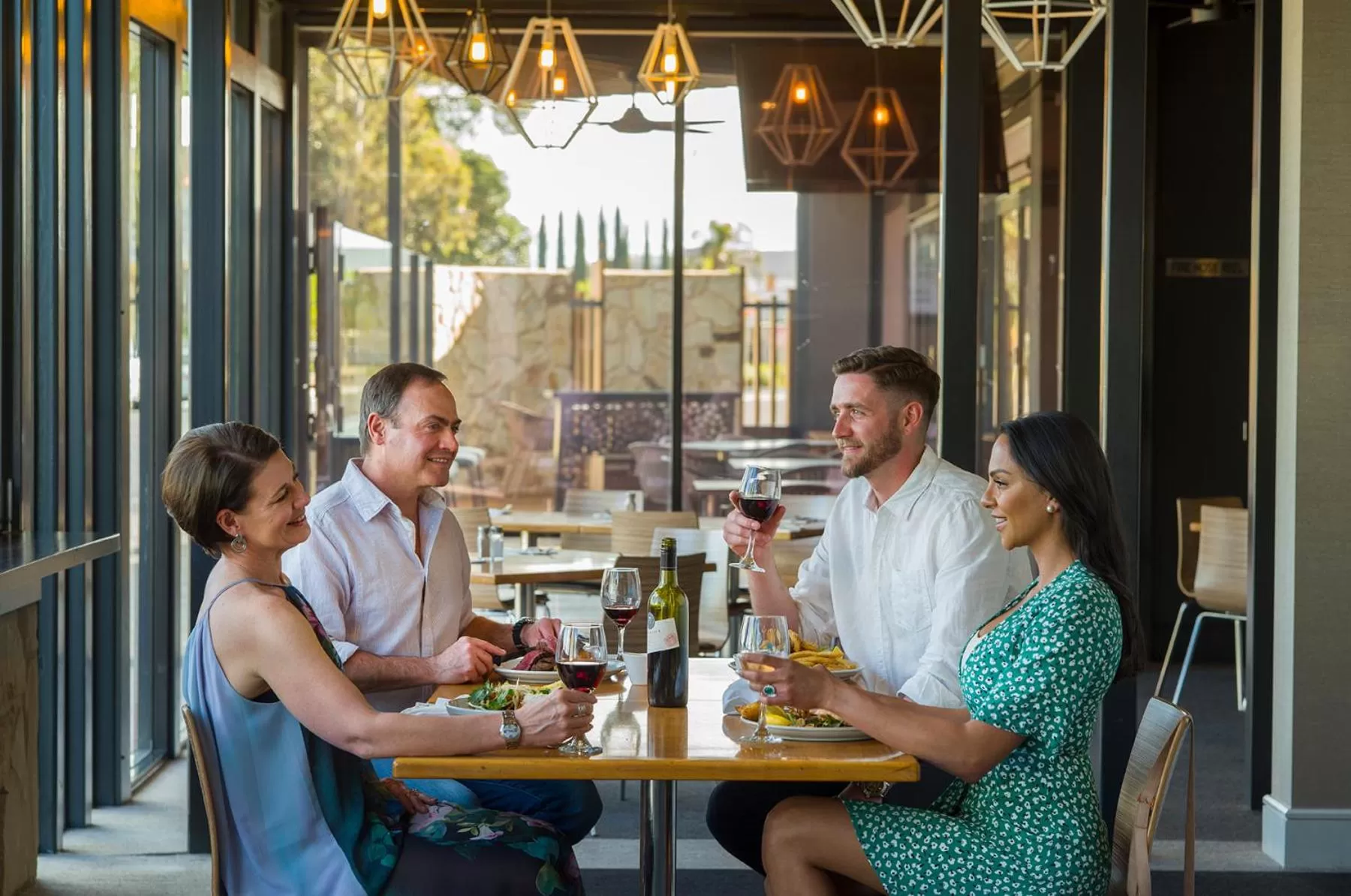 Restaurant/places to eat in Berri Hotel