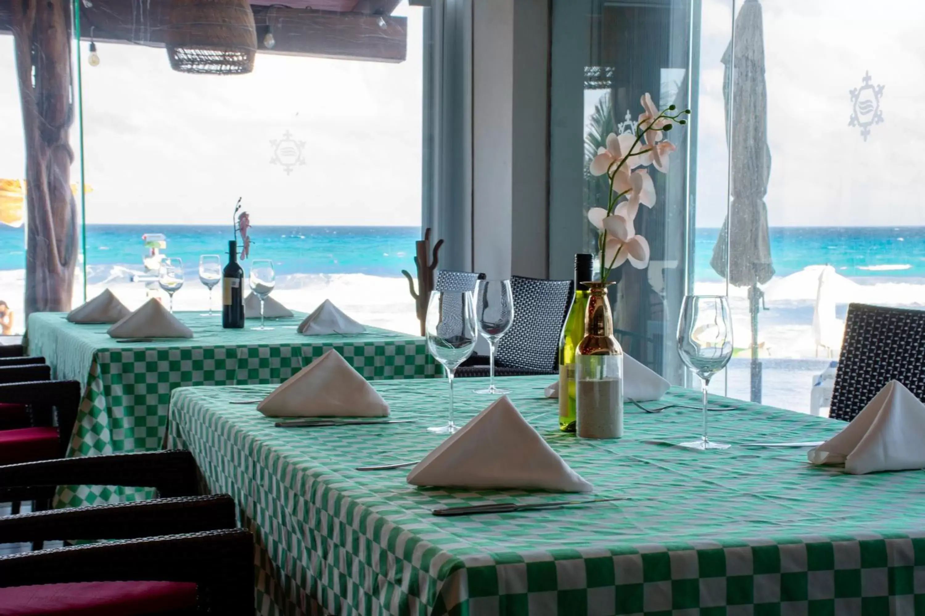 Restaurant/places to eat, Pool View in Ocean Dream Cancun by GuruHotel