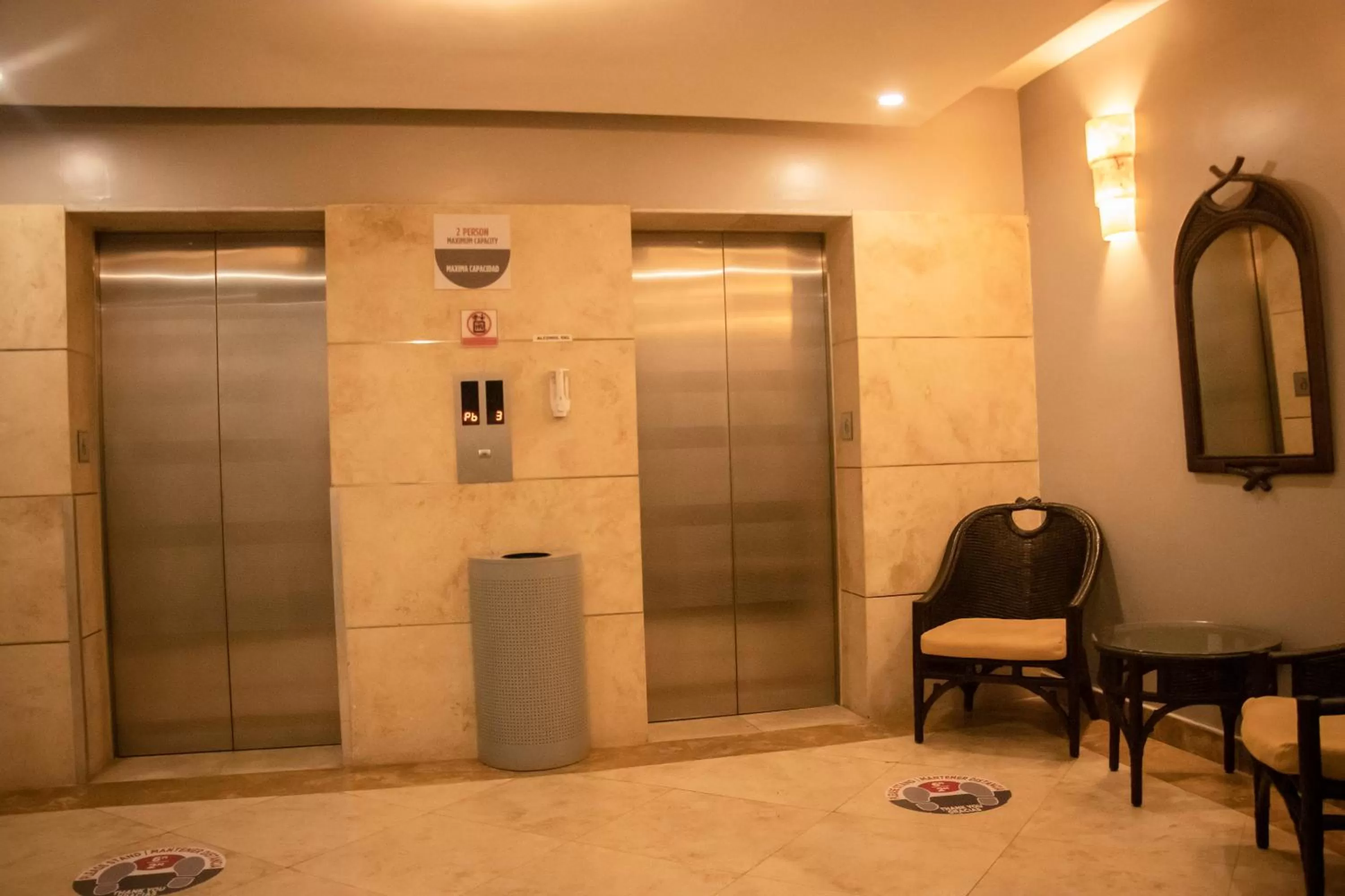 elevator in Radisson Colon 2,000 Hotel & Casino