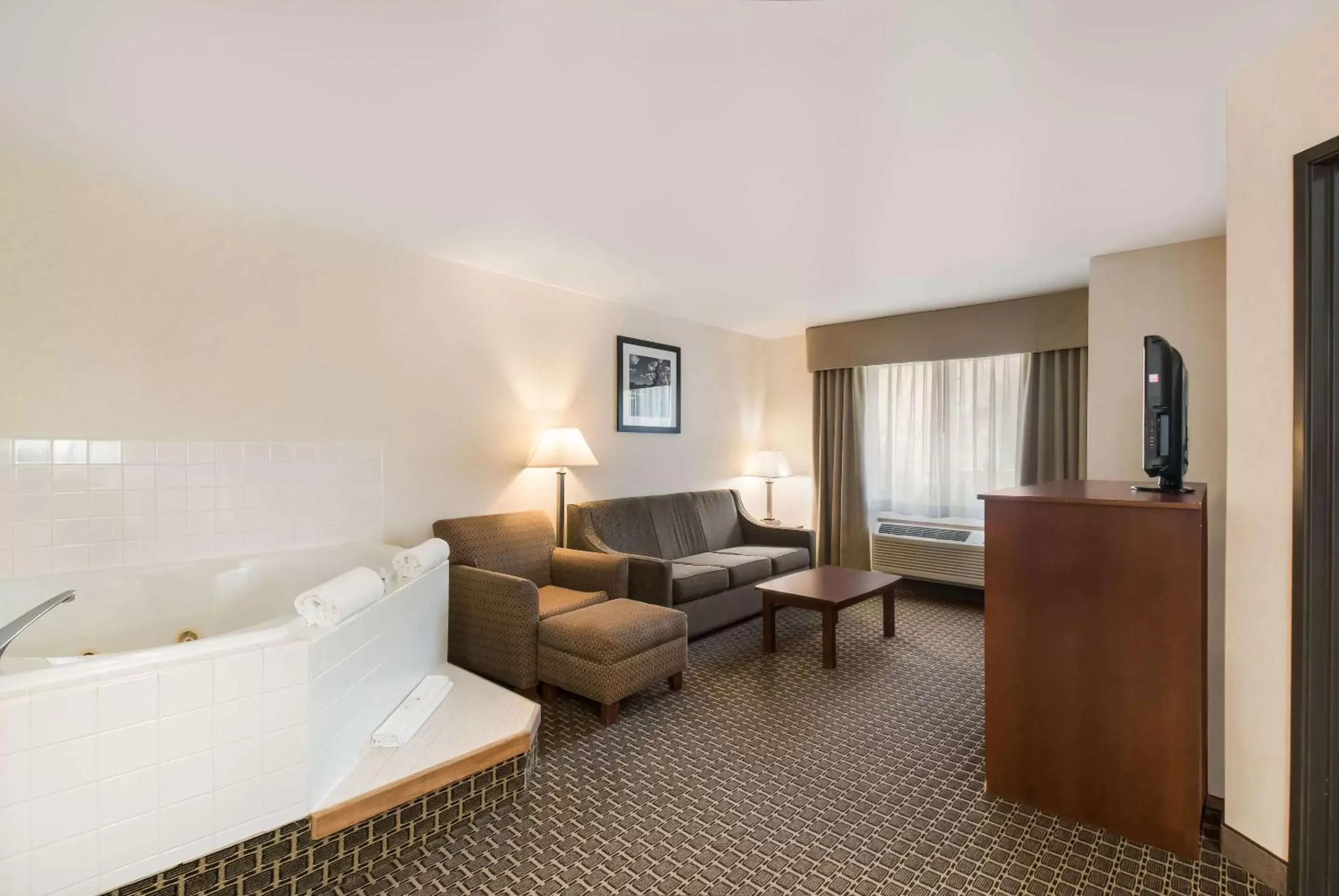 Bedroom, Seating Area in Quality Inn & Suites Steamboat Springs