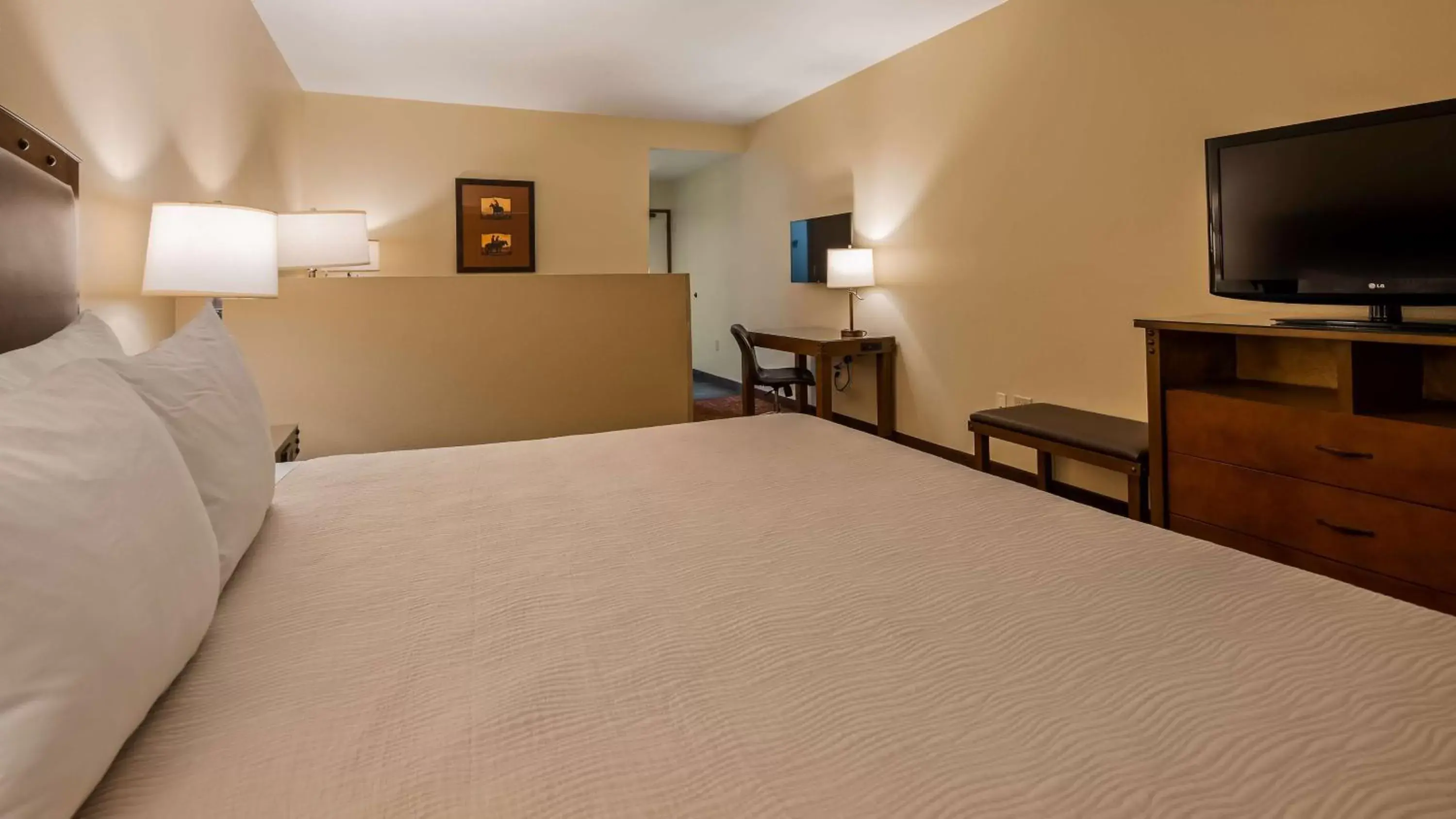 Photo of the whole room, Bed in Best Western Plus Inn of Williams