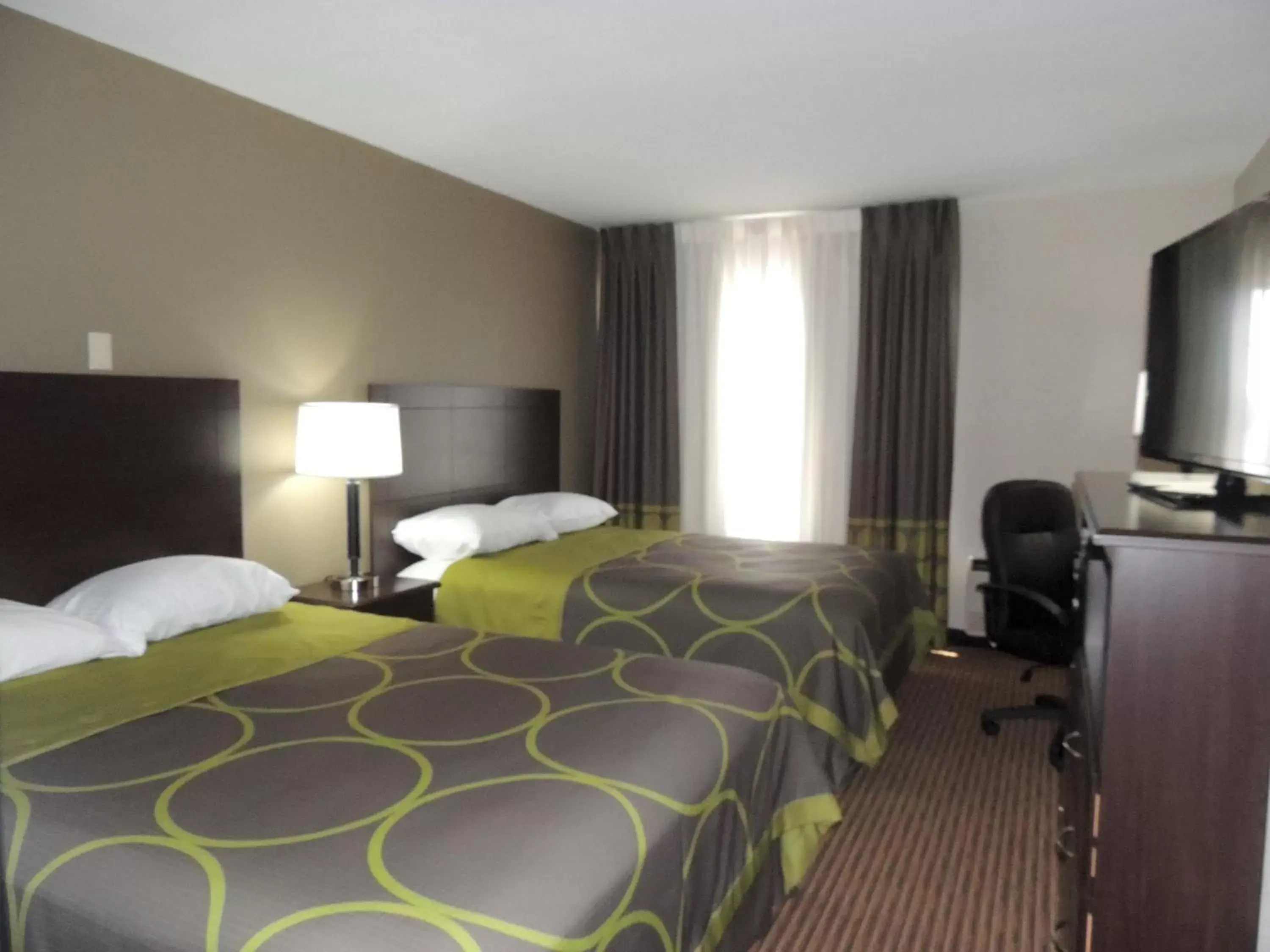 Photo of the whole room, Bed in Rodeway Inn