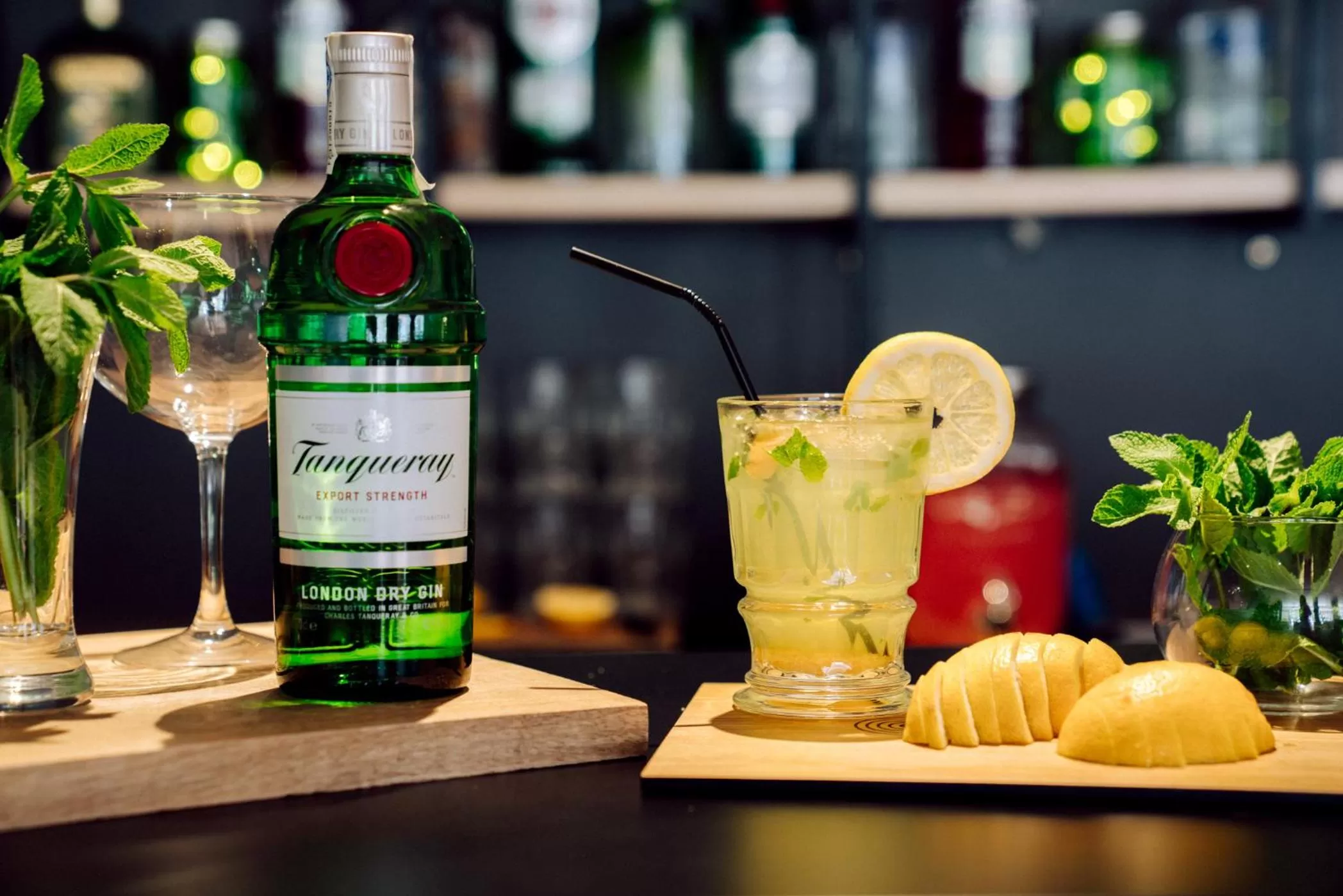 Drinks in Chic & Basic Velvet