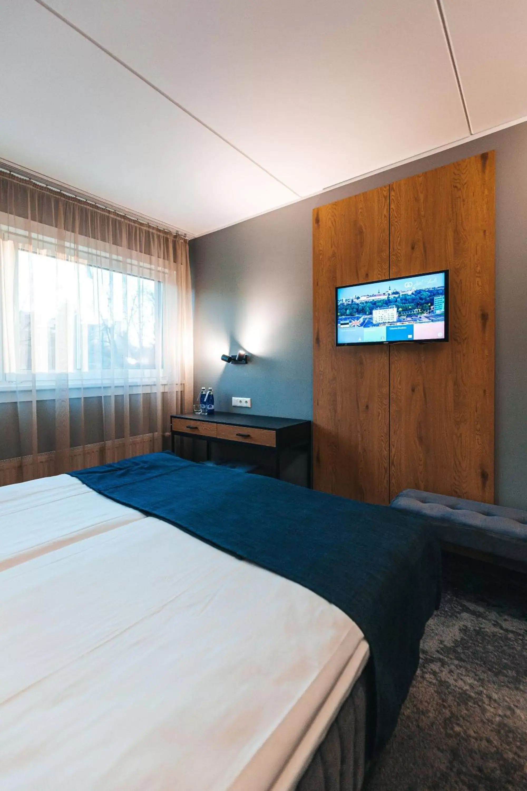 Communal lounge/ TV room, Bed in Go Hotel Shnelli