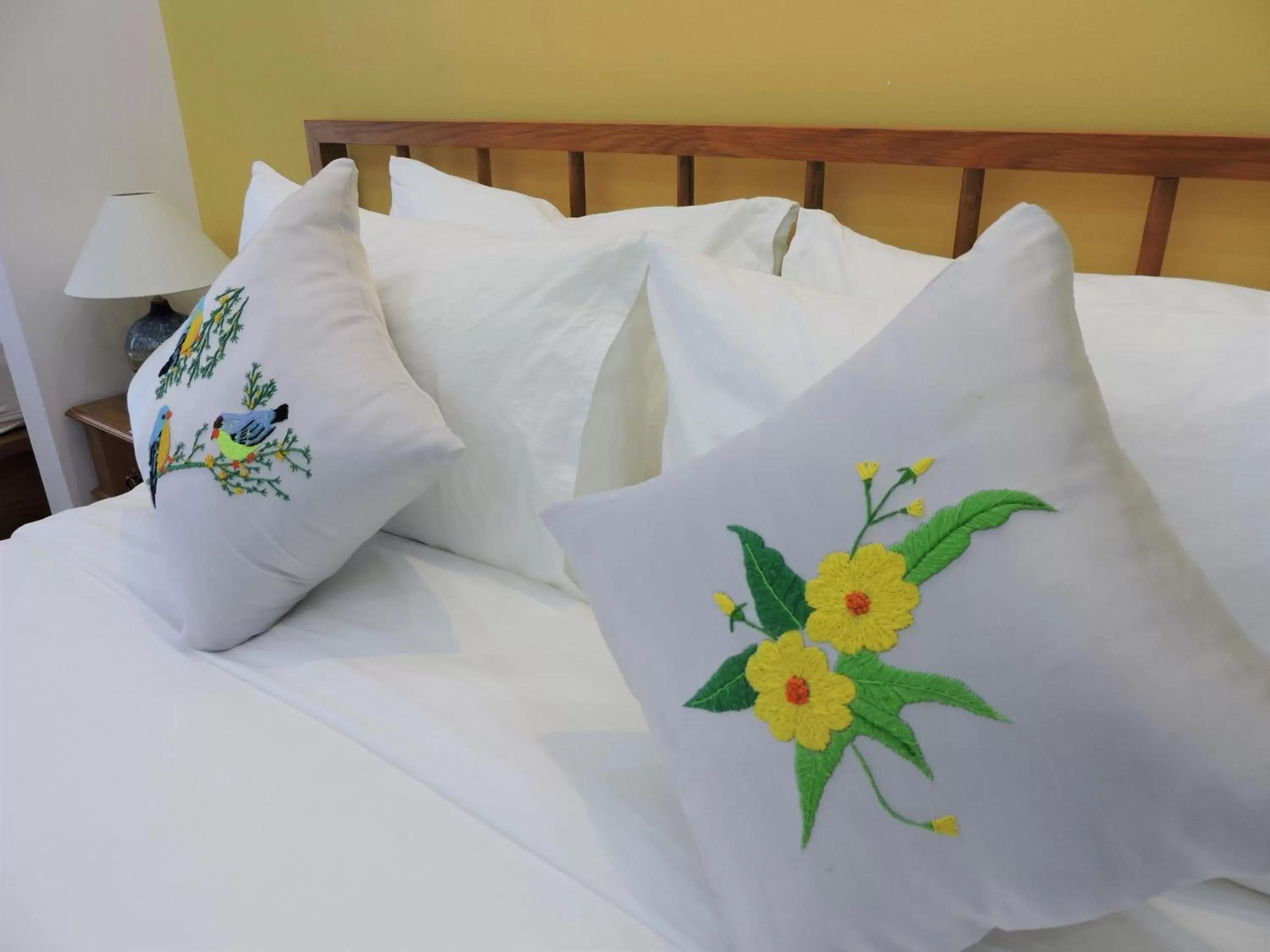 Bed in Chez Mimosa Local