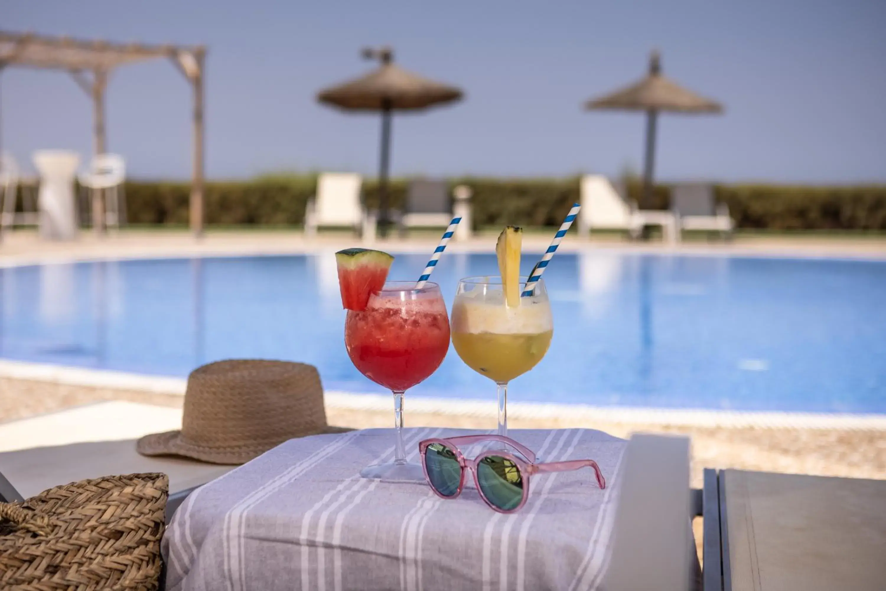 Swimming pool, Drinks in RV Hotel Sea Club Menorca